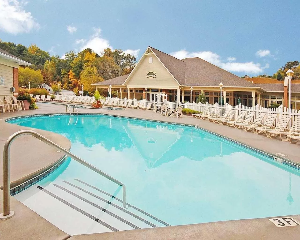 Swimming pool in LeConte Hotel & Convention Center, an Ascend Collection Hotel