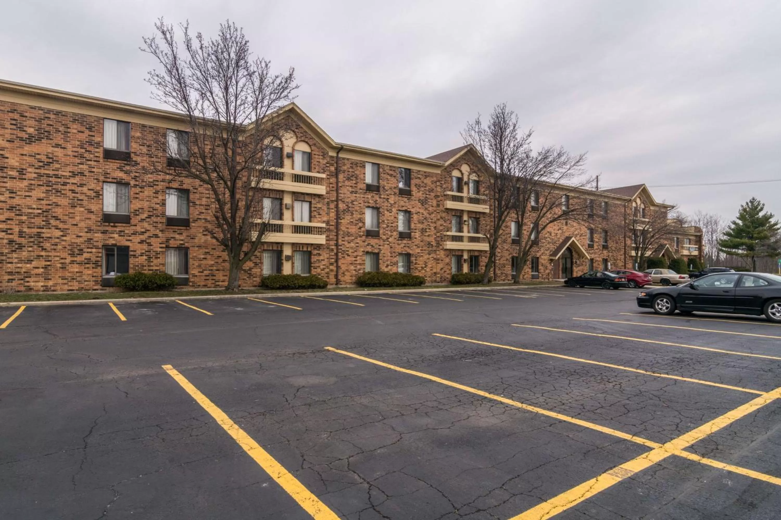 Property building in Motel 6-Libertyville, IL