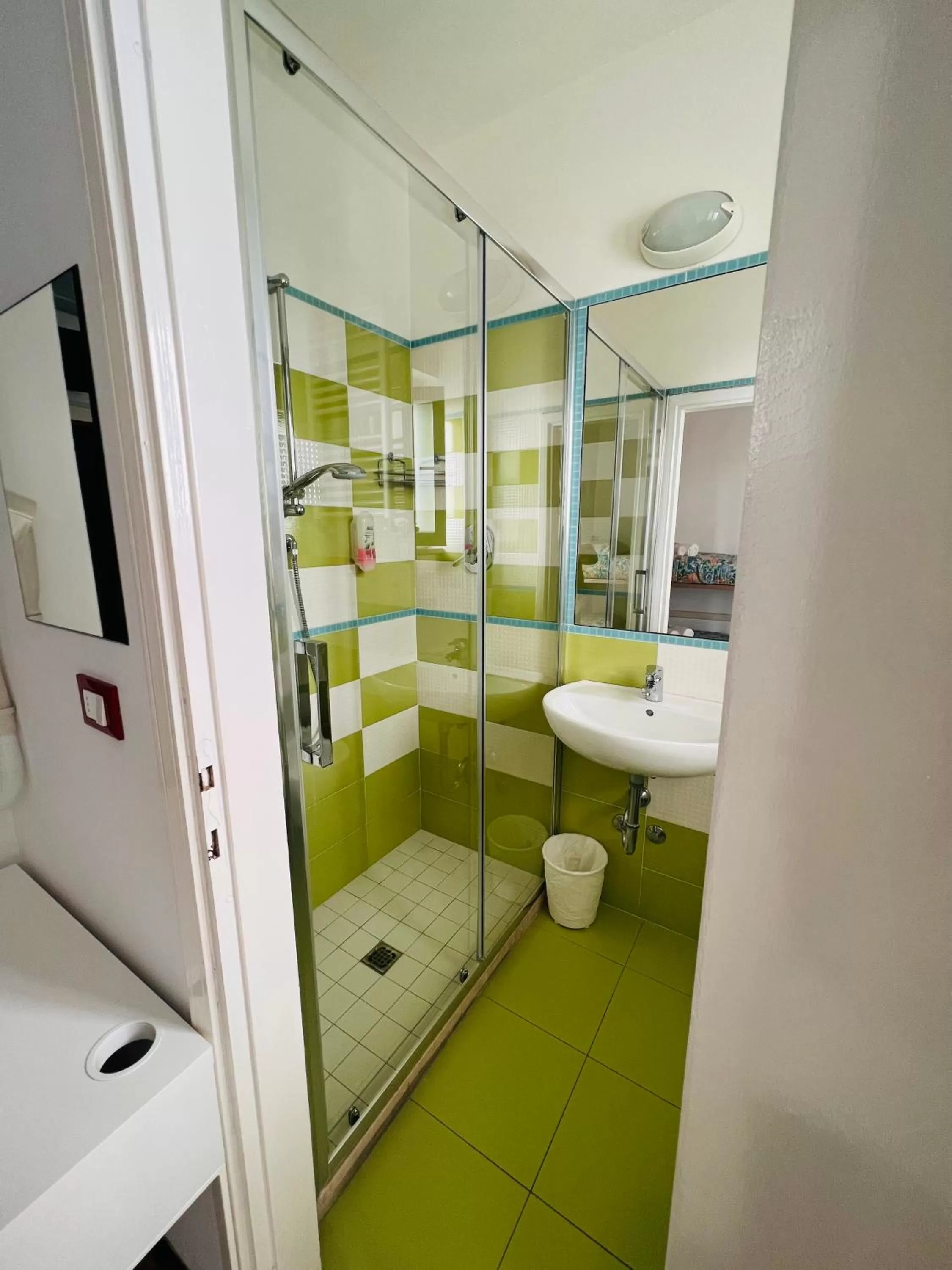 Shower in Dipendenza Hotel Las Vegas