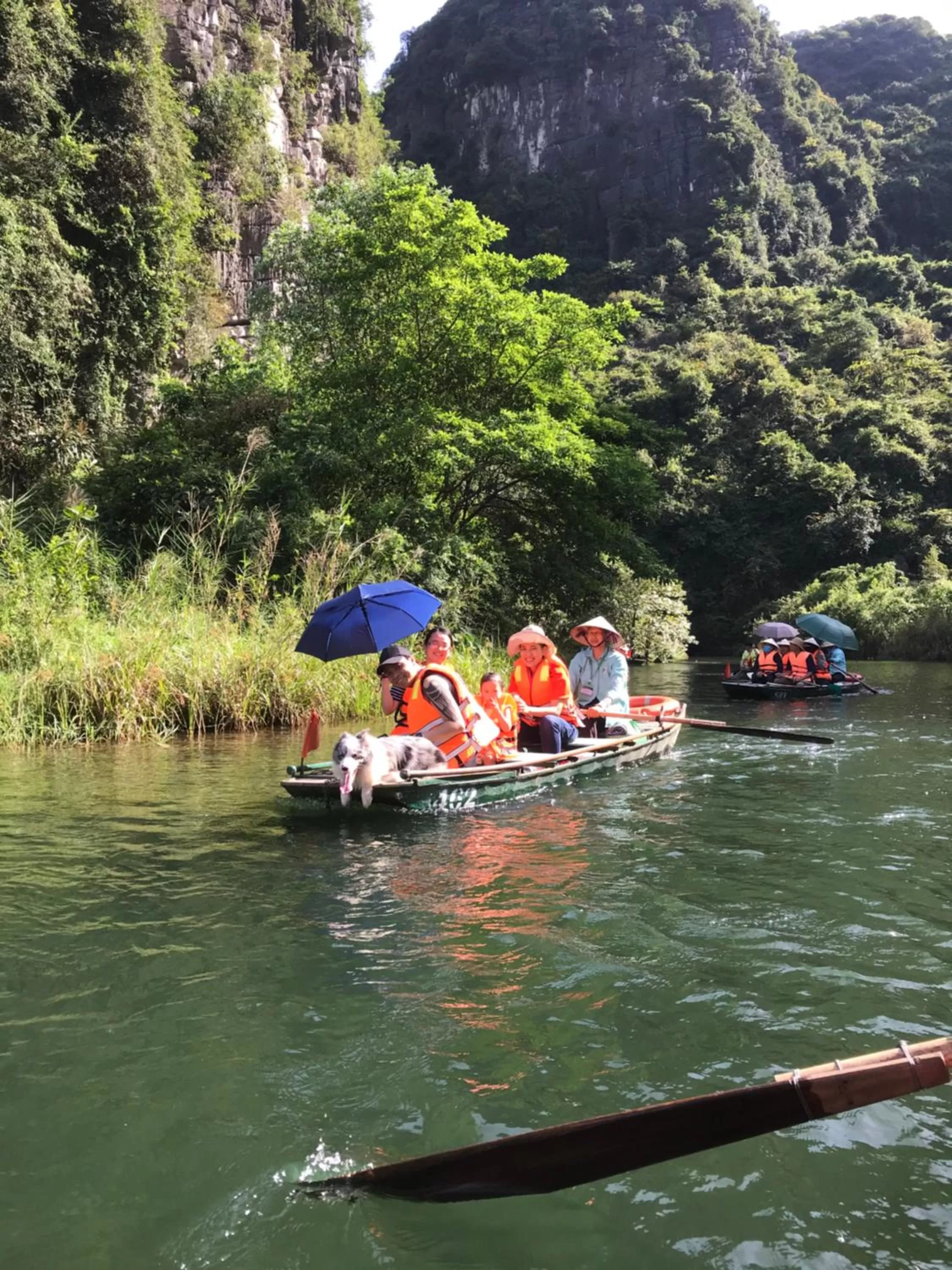 People in Trang An Lotus Lake Homestay