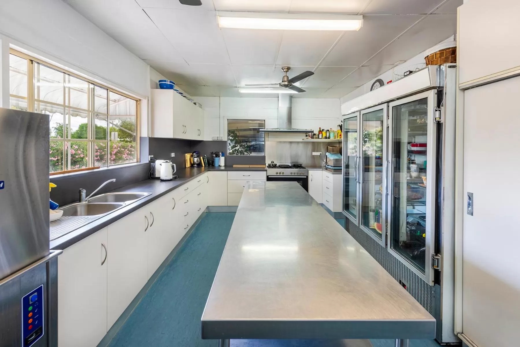 Restaurant/places to eat in Roma Motel