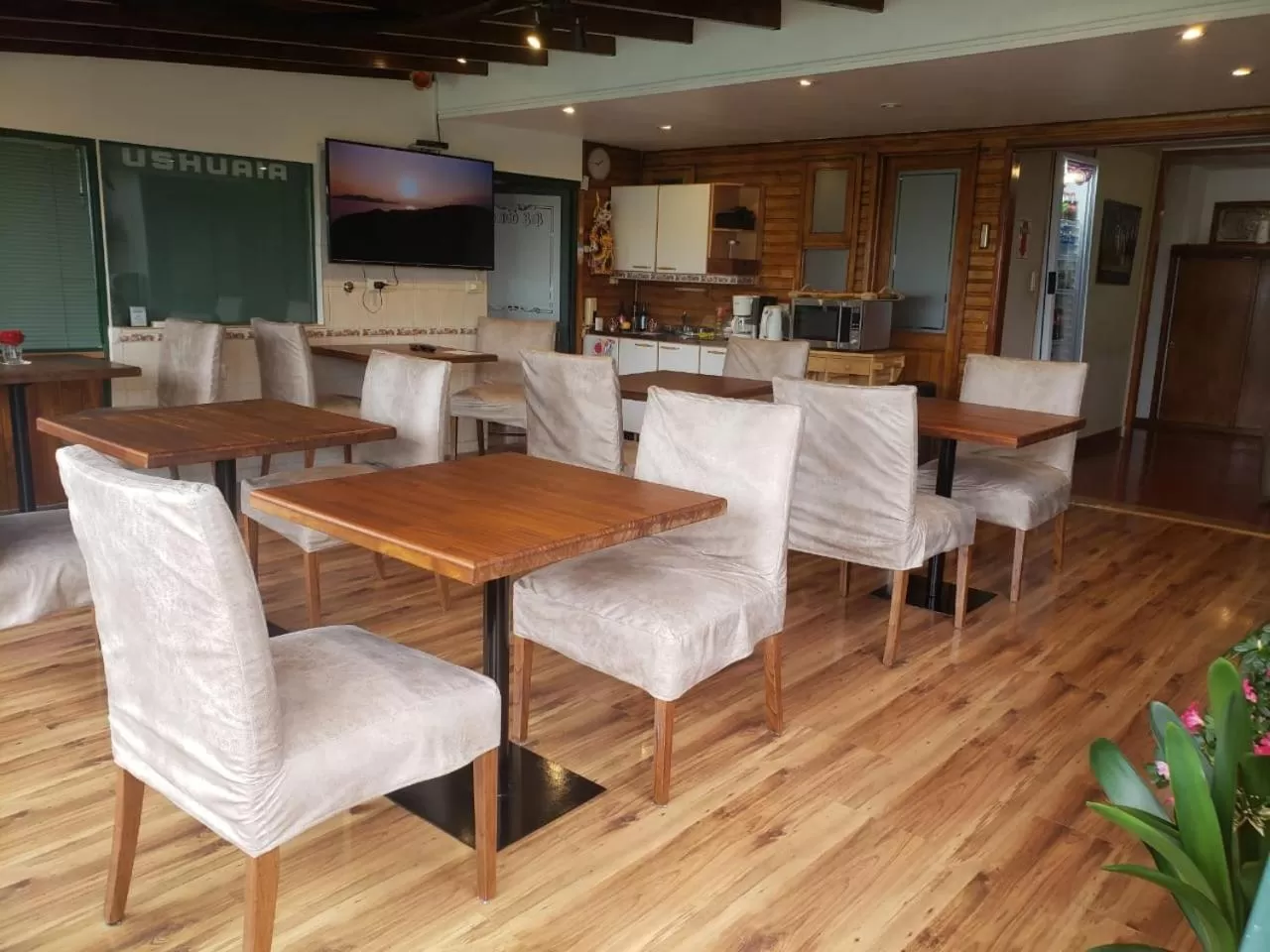 Restaurant/places to eat in Tango B&B