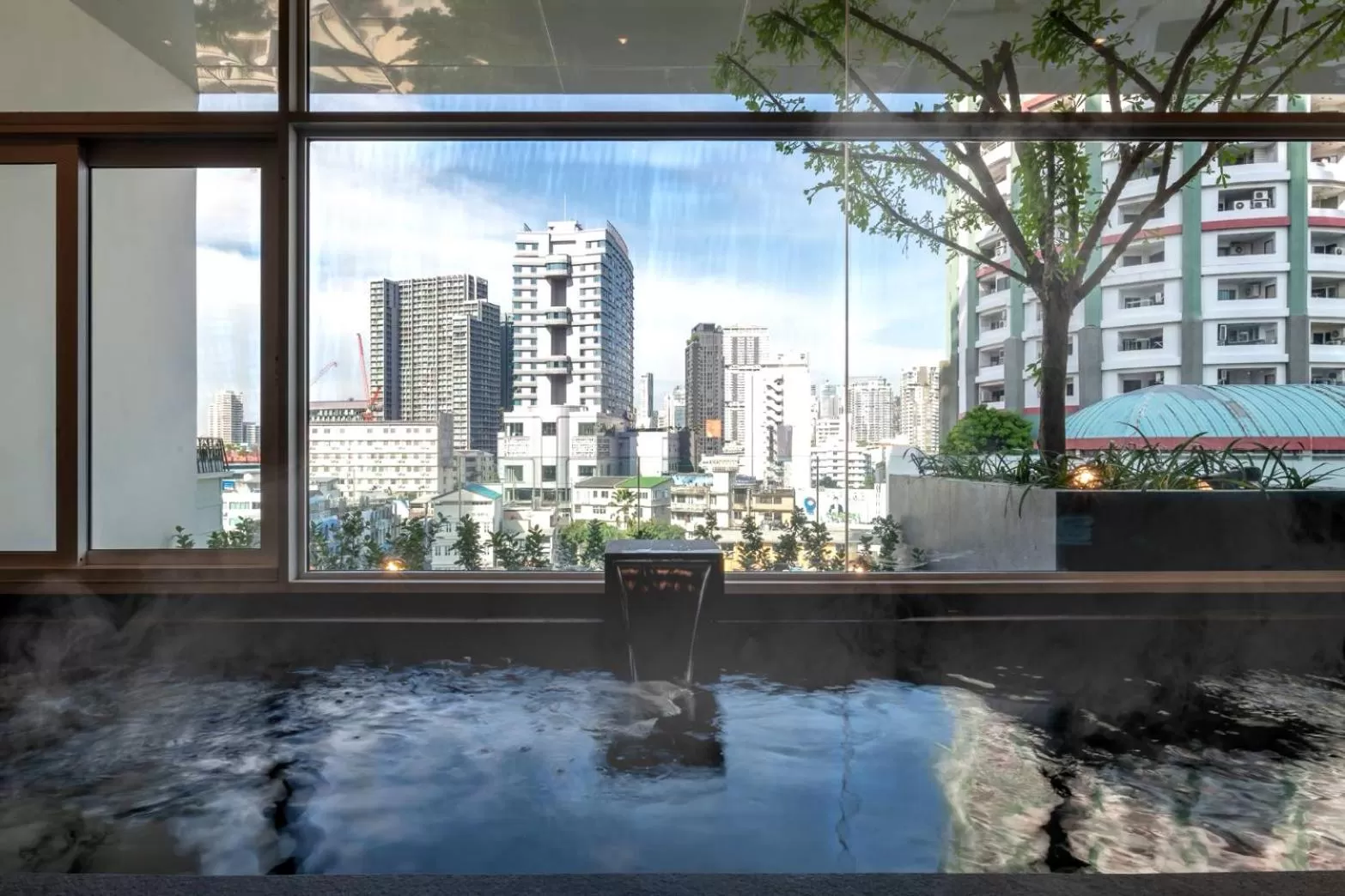 Hot Tub in Jasmine 59 Hotel