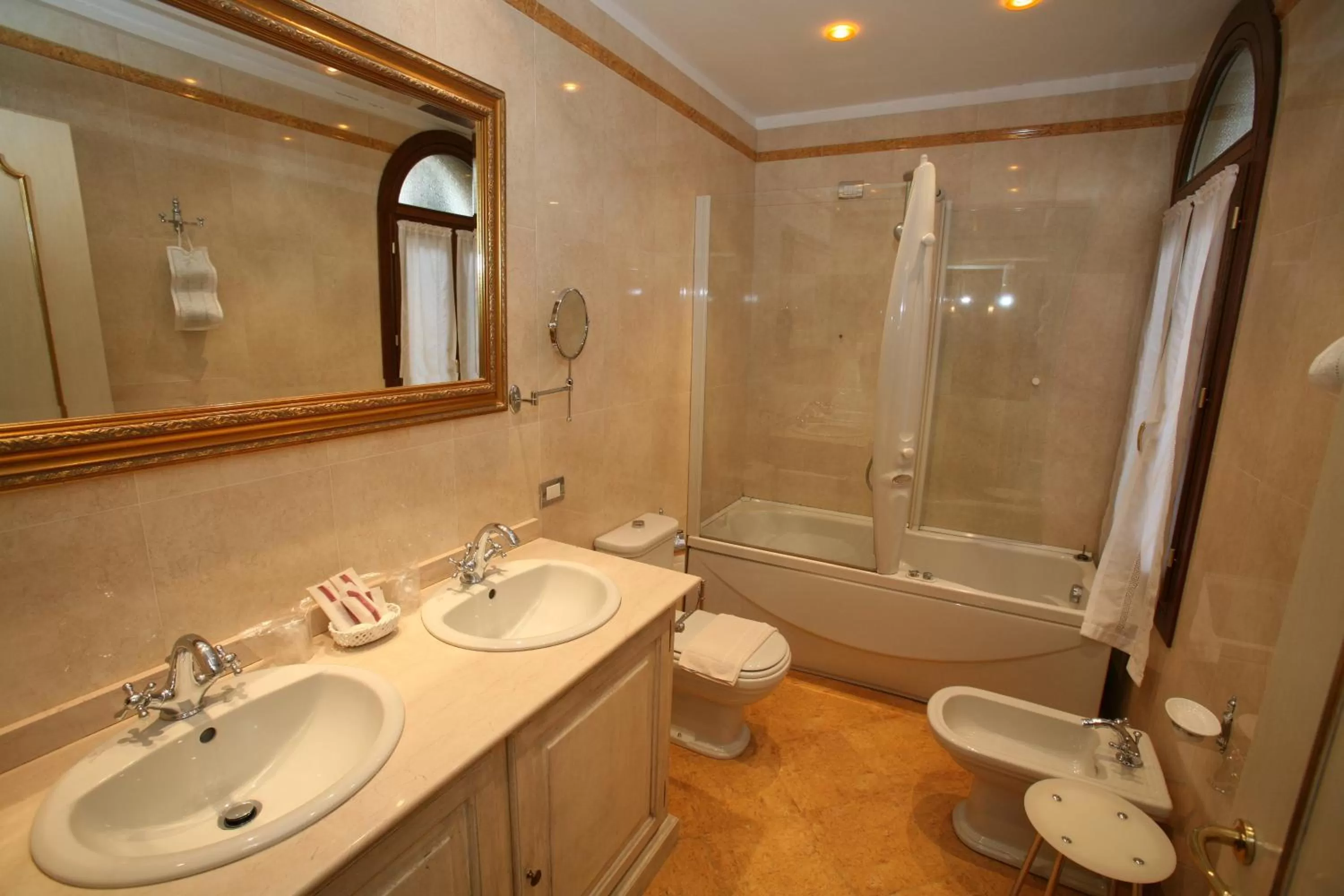 Shower in Locanda Ca' del Brocchi