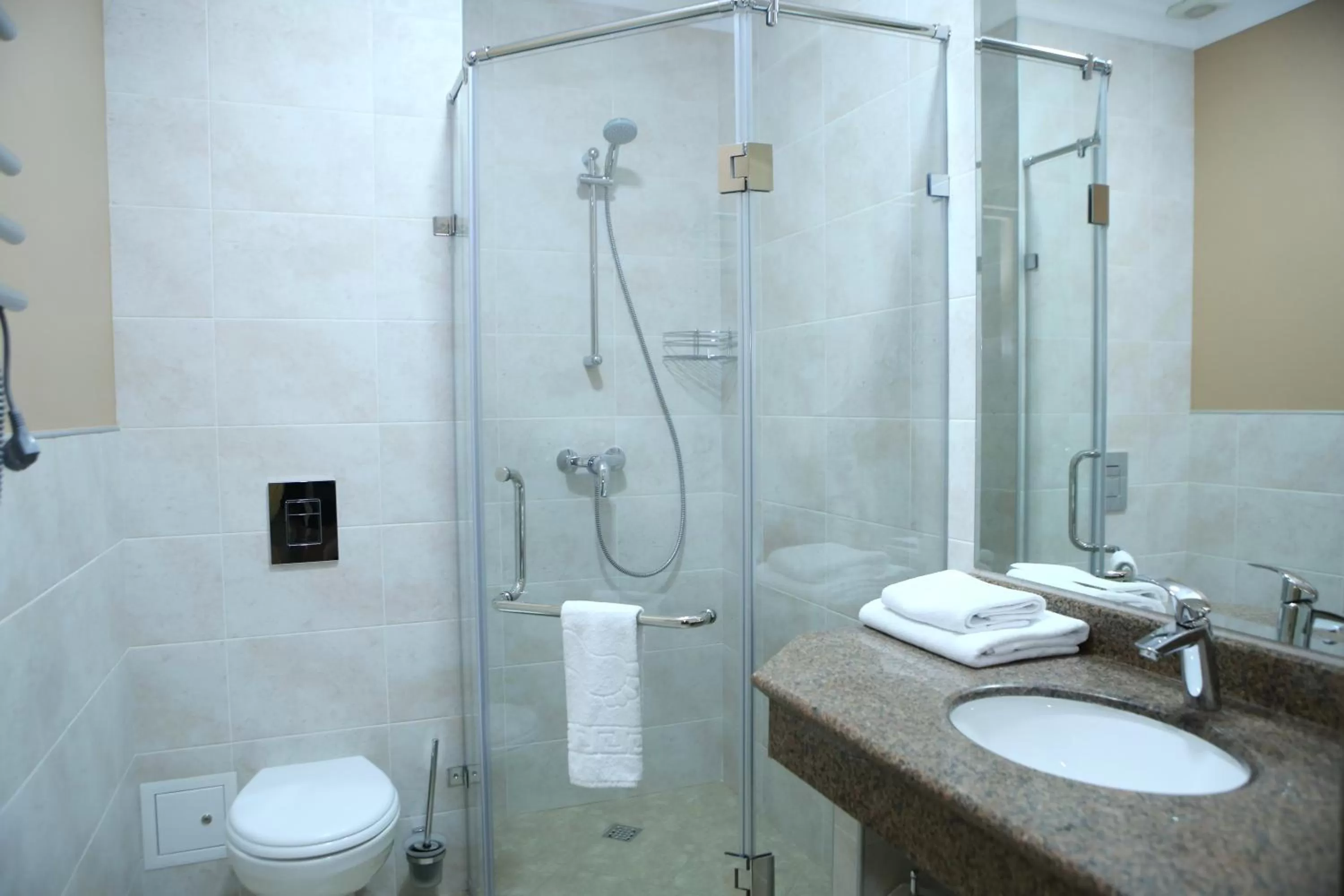 Shower, Bathroom in Hotel Aner