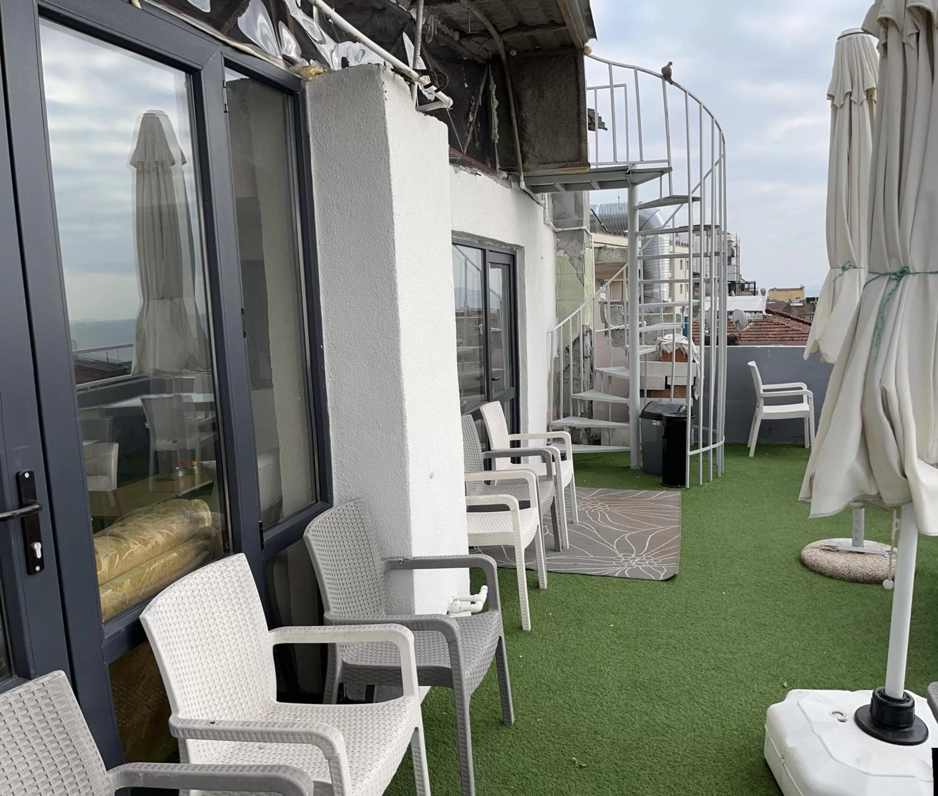 Patio in Paris Hotel