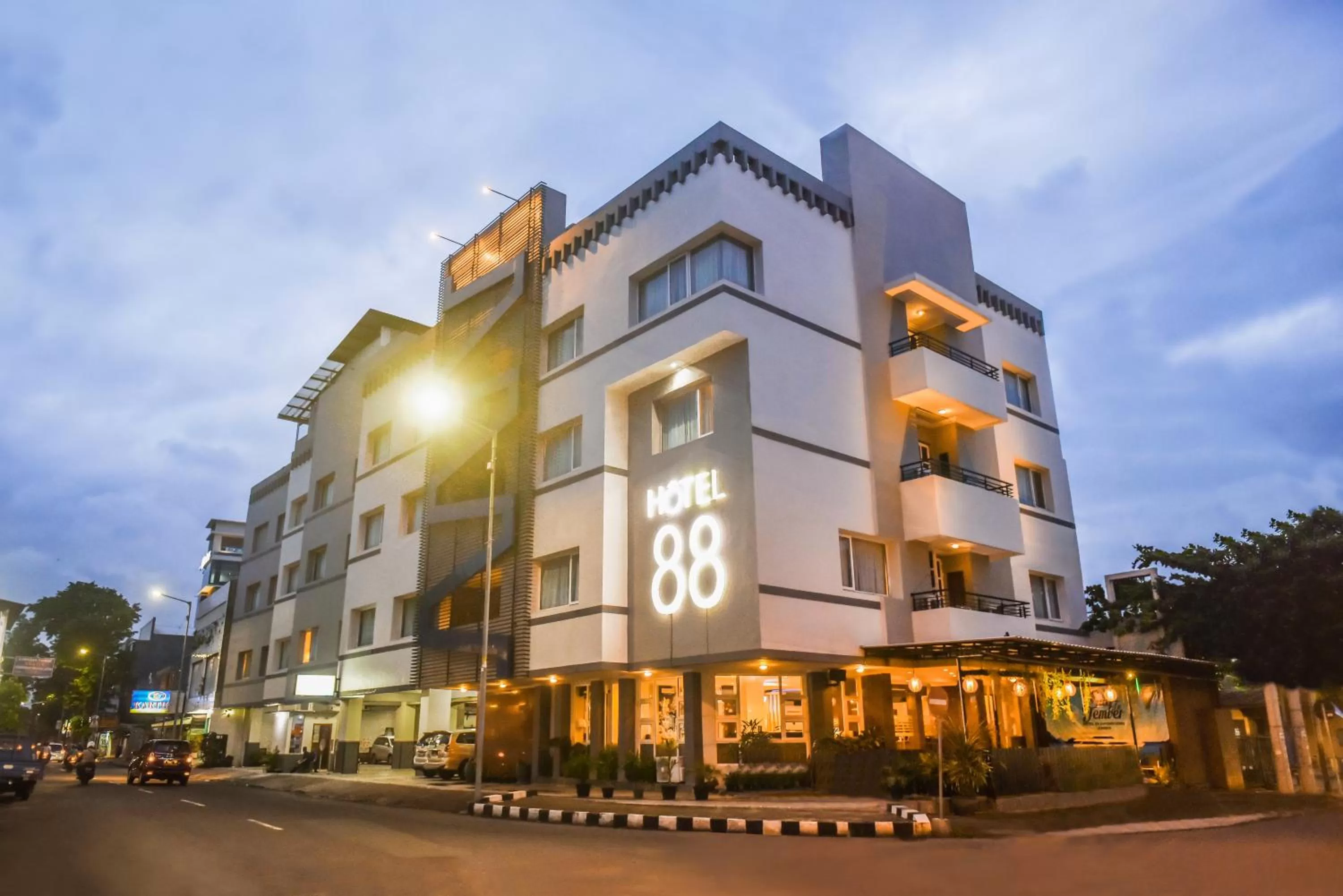 Hotel 88 Jember By WH - Strategic Location In The City Center