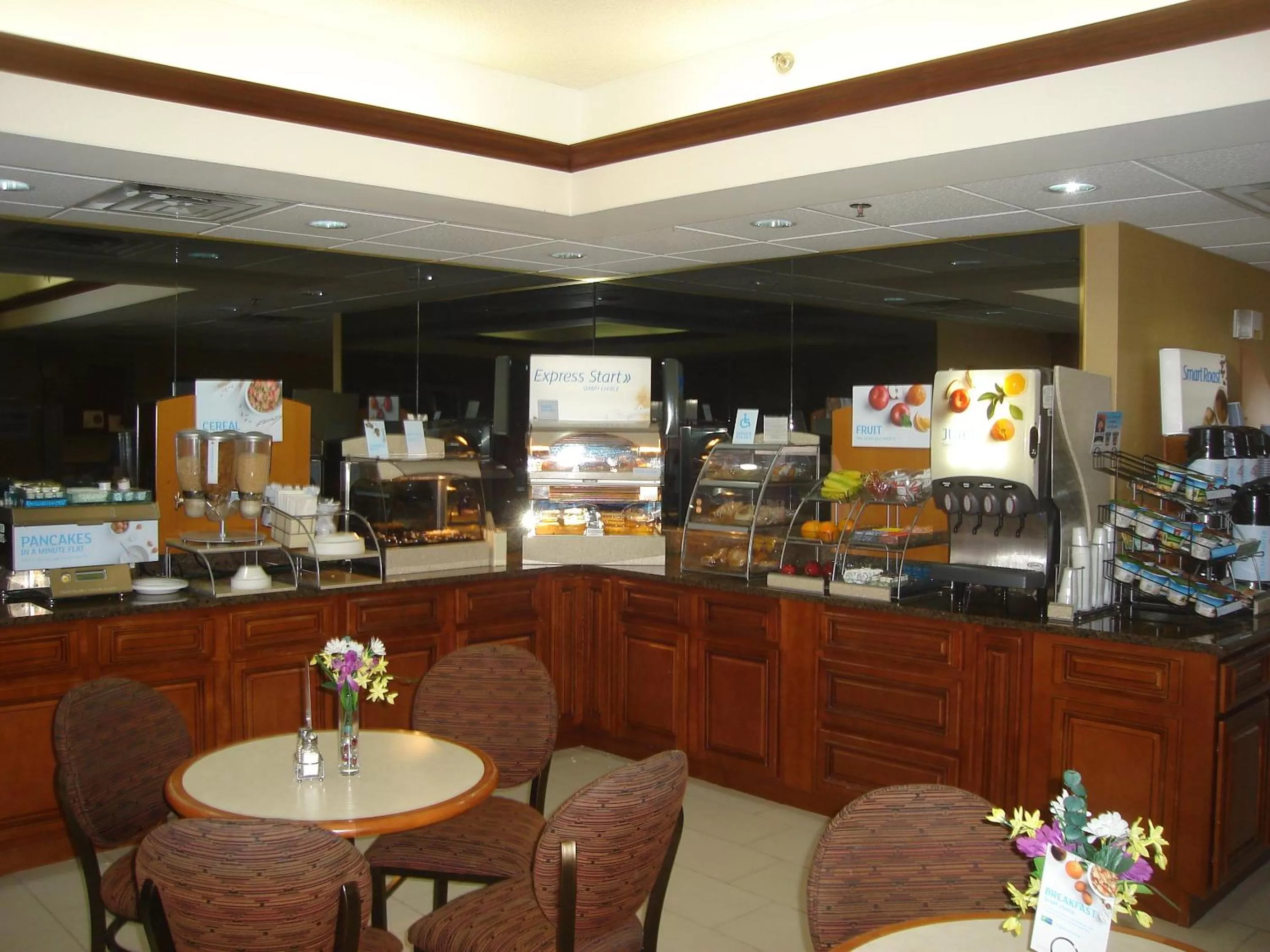 Breakfast in Holiday Inn Express Louisville Northeast by IHG