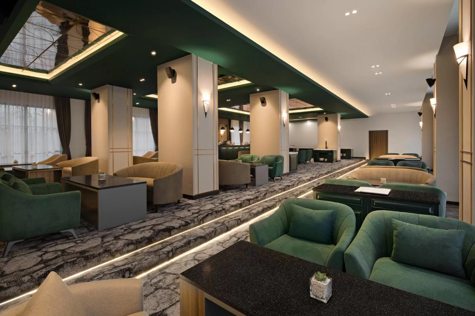 Restaurant/places to eat in Sutasoma Hotel