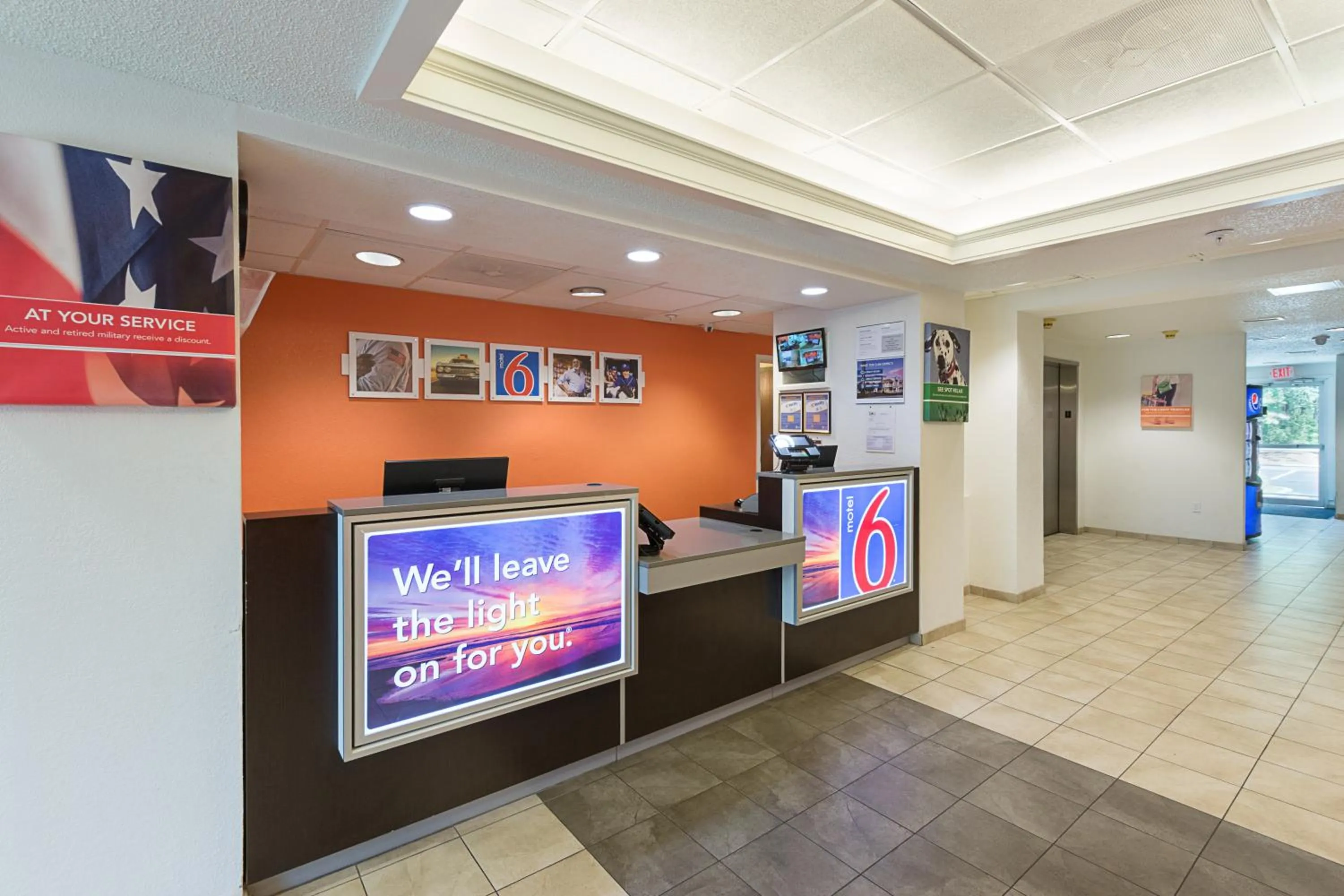 Lobby or reception in Motel 6-Columbia, SC - Fort Jackson Area