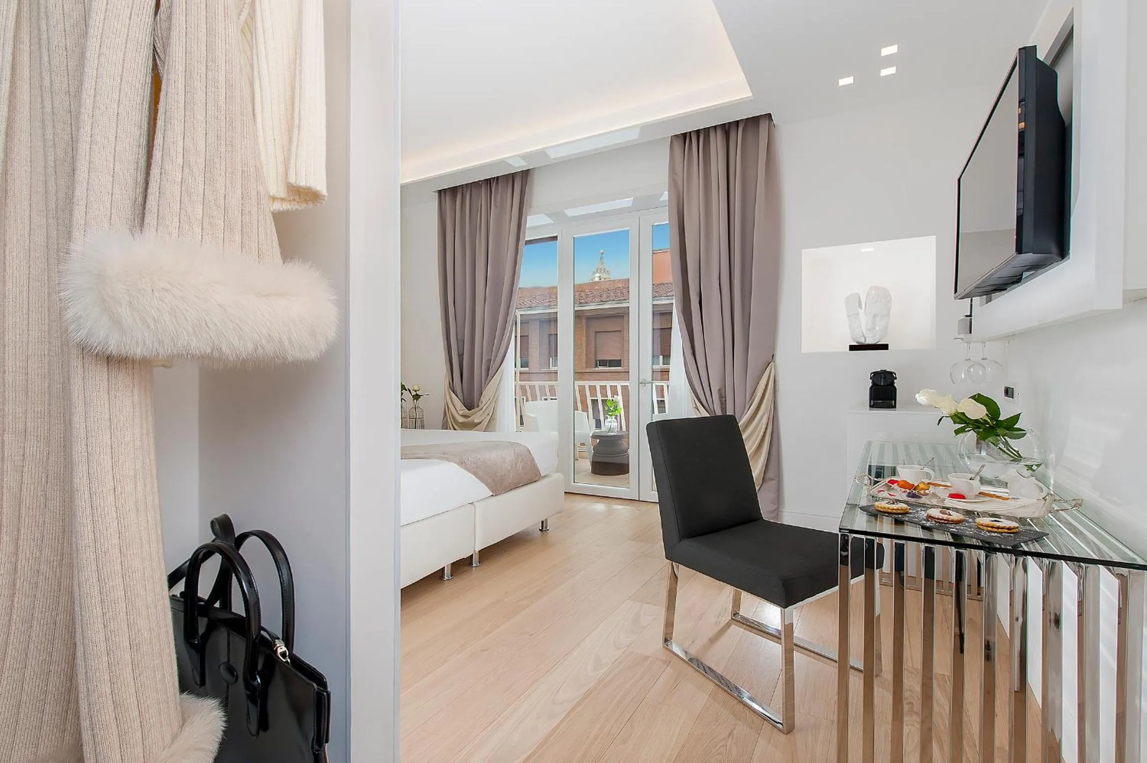 Bed in Vatican Style