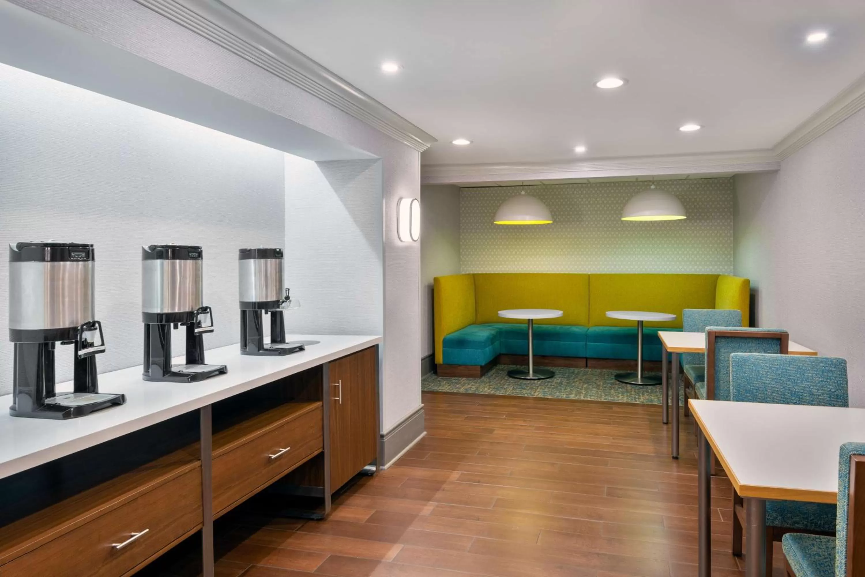 Breakfast in Hampton Inn Buffalo-Airport Galleria Mall