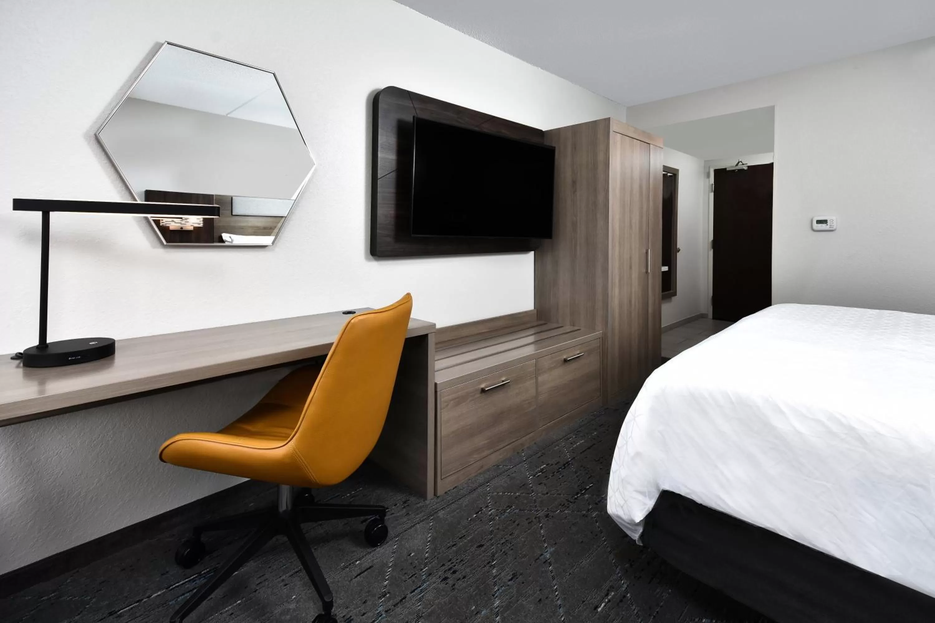 Photo of the whole room, Bed in Holiday Inn Express Richmond I-64 Short Pump Area by IHG