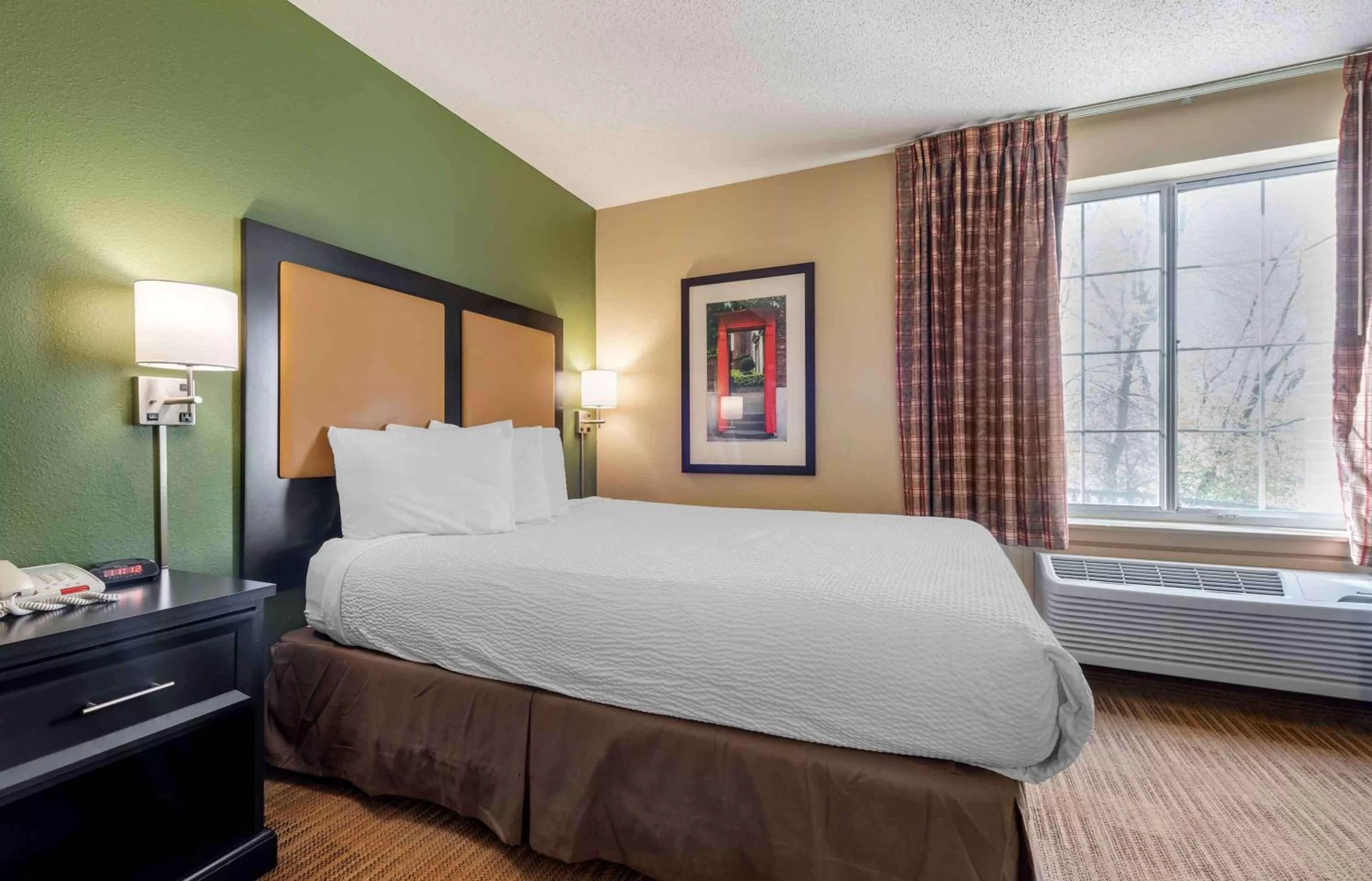 Bedroom, Bed in Extended Stay America Suites - Minneapolis - Eden Prairie - Technology Drive