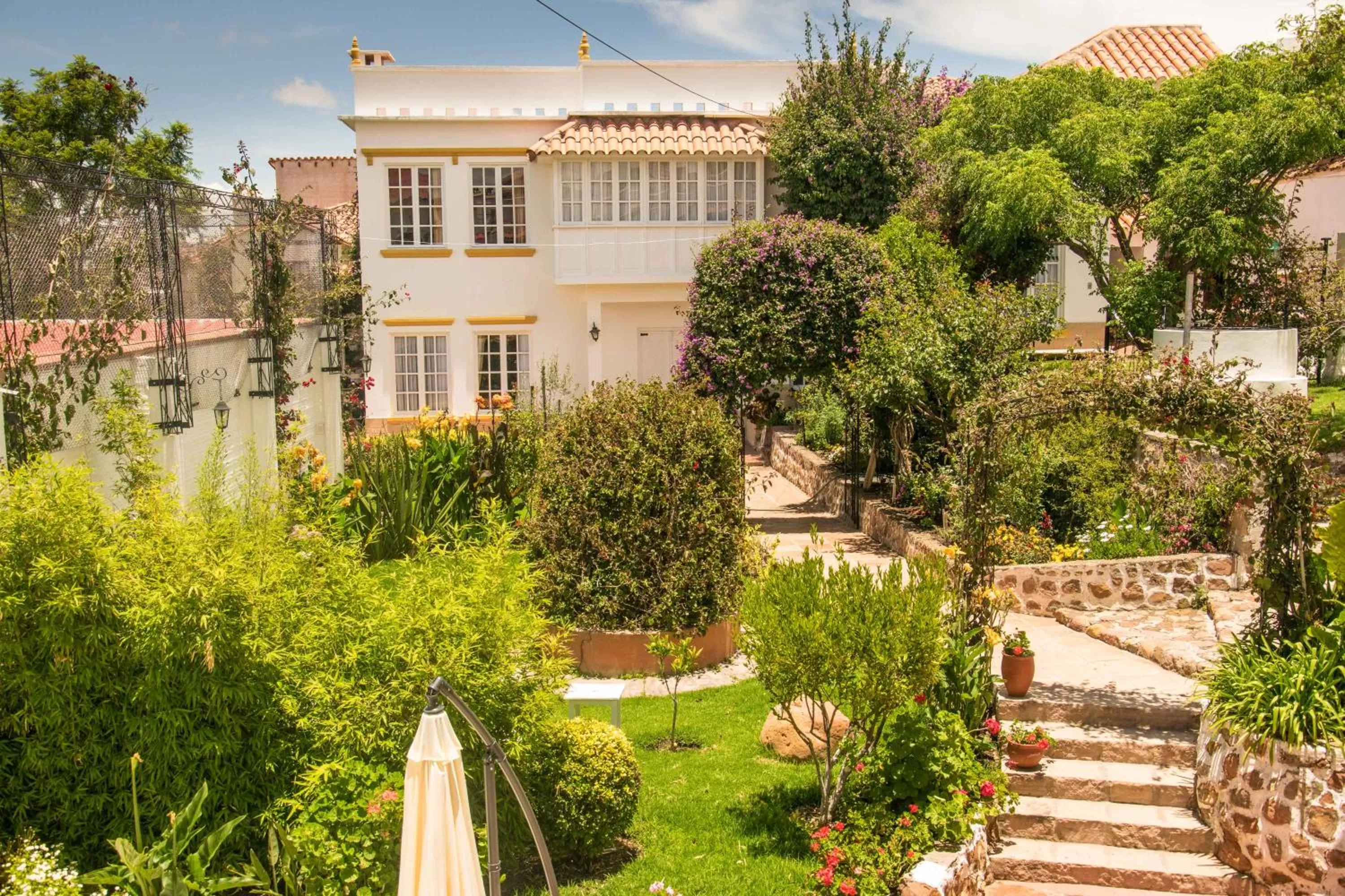 Photo of the whole room in El Jardin De Su Merced B&B
