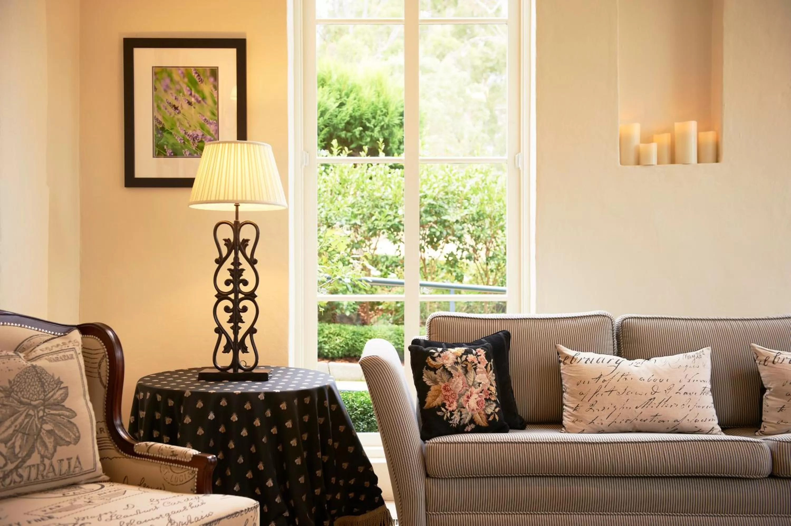 Library in Villa Howden