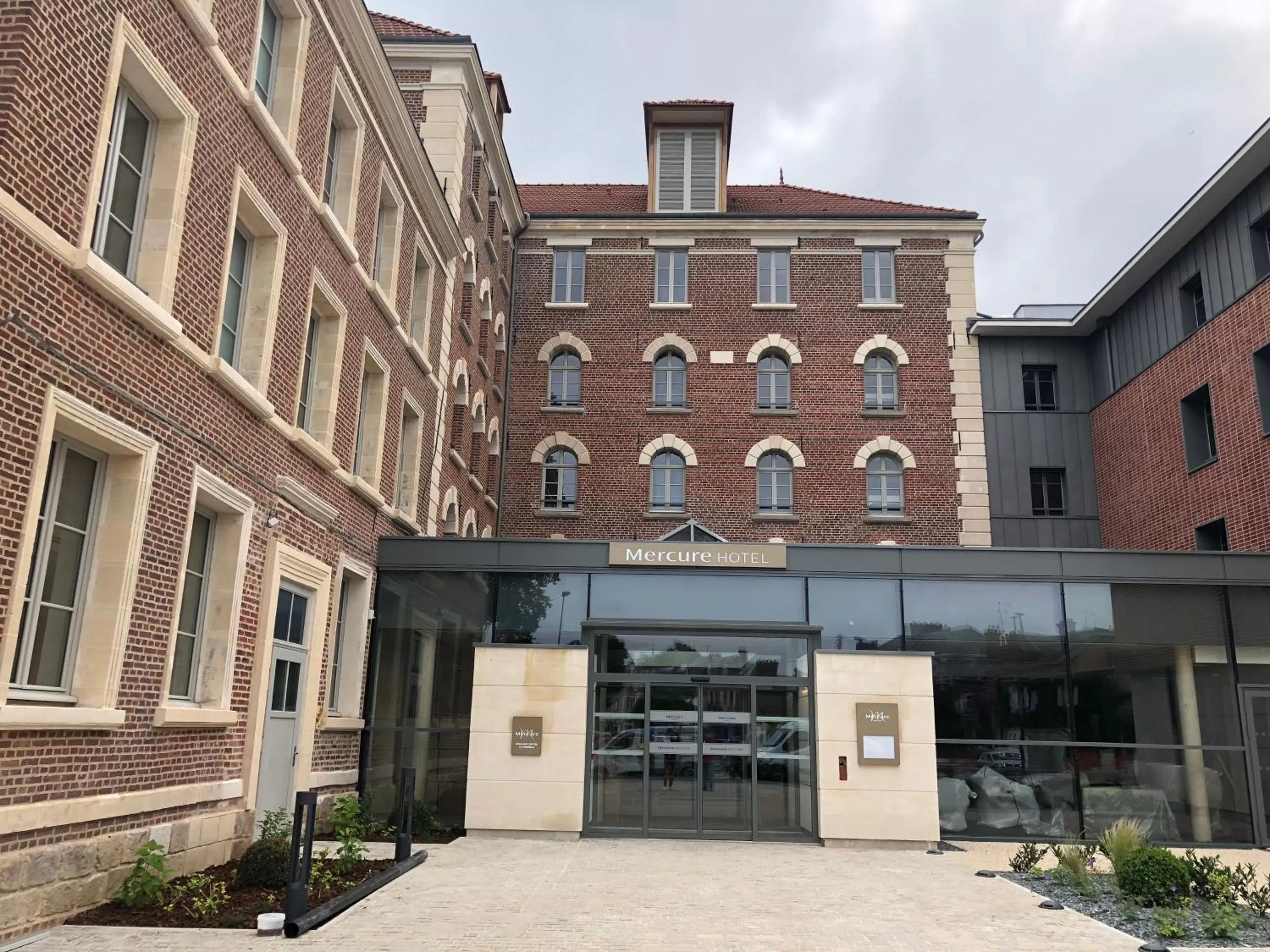 Facade/entrance in Mercure Beauvais Centre Cathédrale