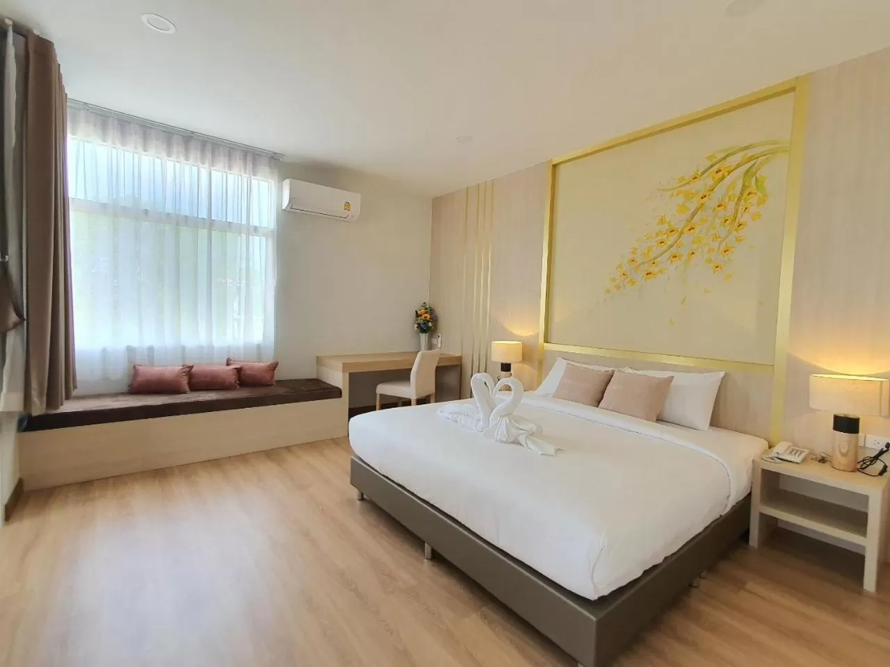 Bed in Lueangchan Orchid Hotel