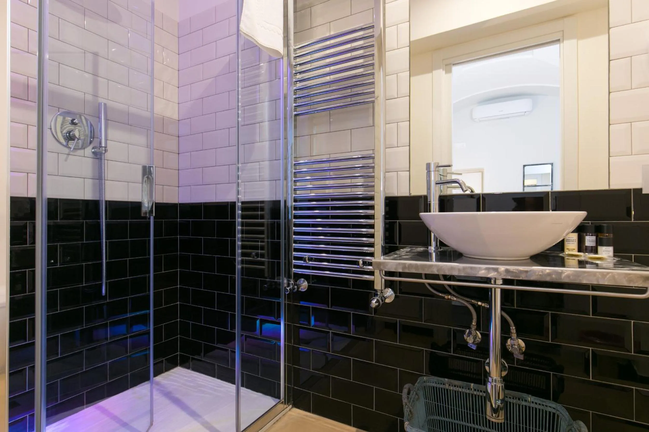 Bathroom in Trevi Contemporary Suite