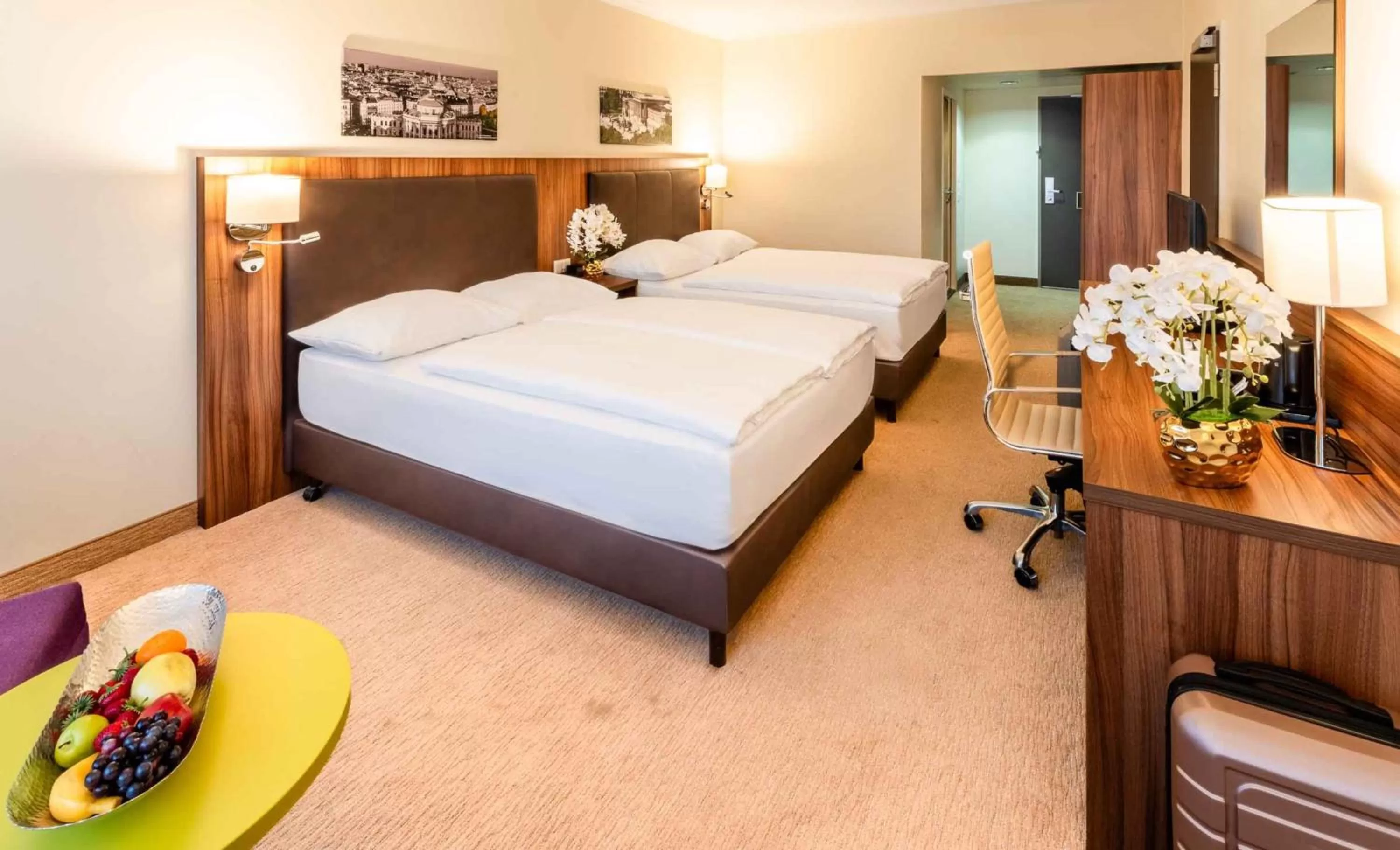 Photo of the whole room, Bed in PLAZA Premium Wien