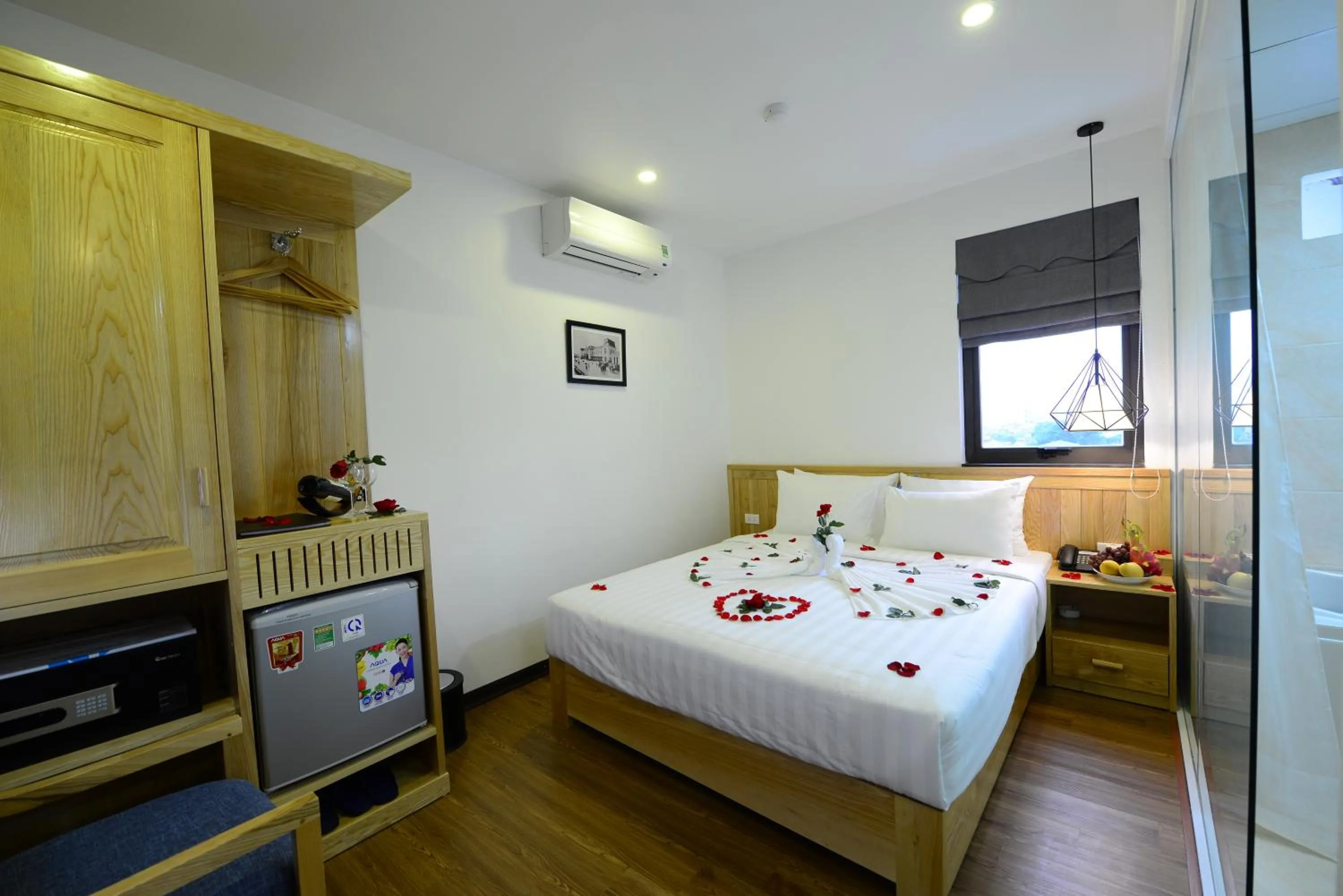 Bedroom, Bed in Blue Hanoi Inn Luxury Hotel