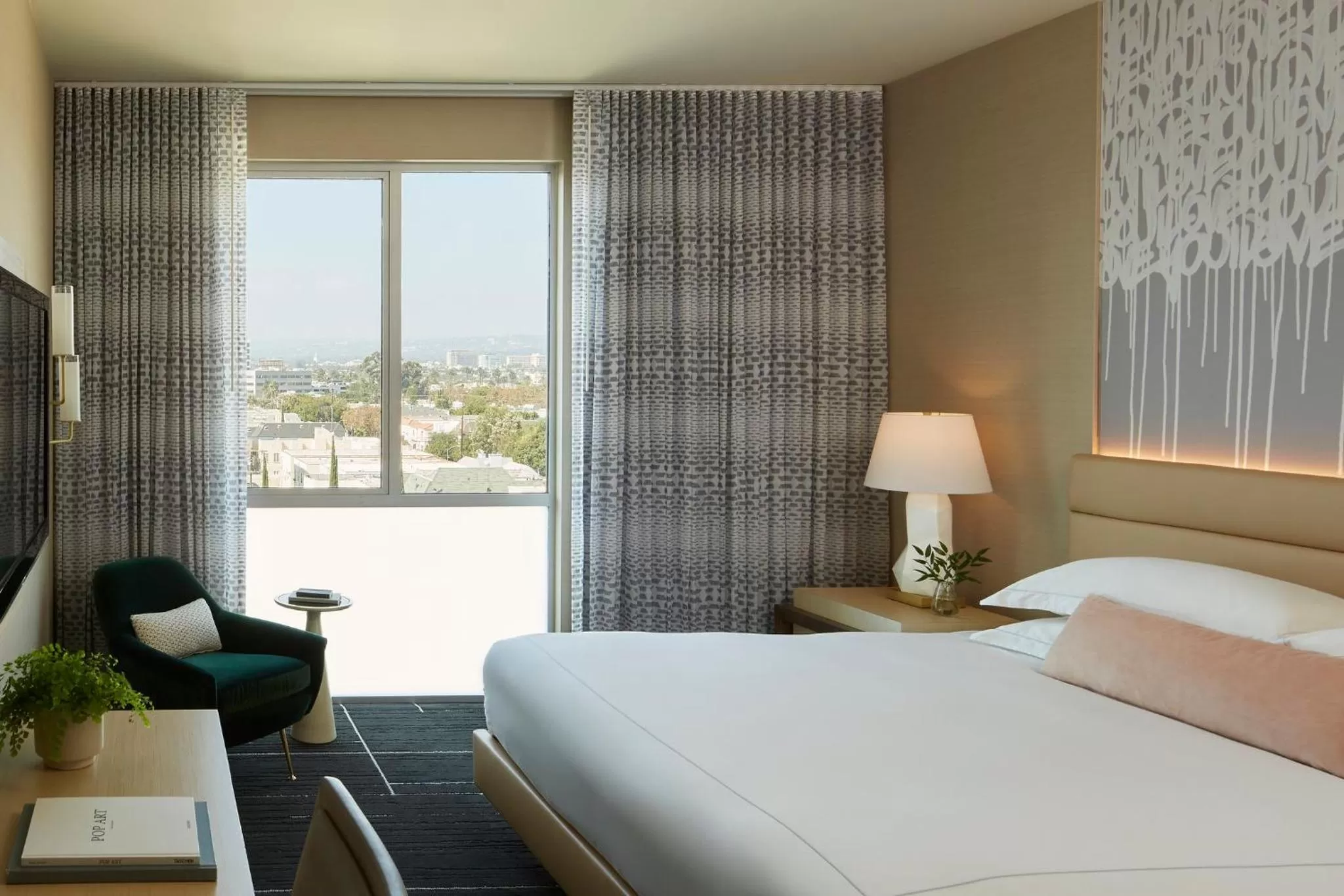 Photo of the whole room, Bed in Kimpton Hotel Wilshire by IHG