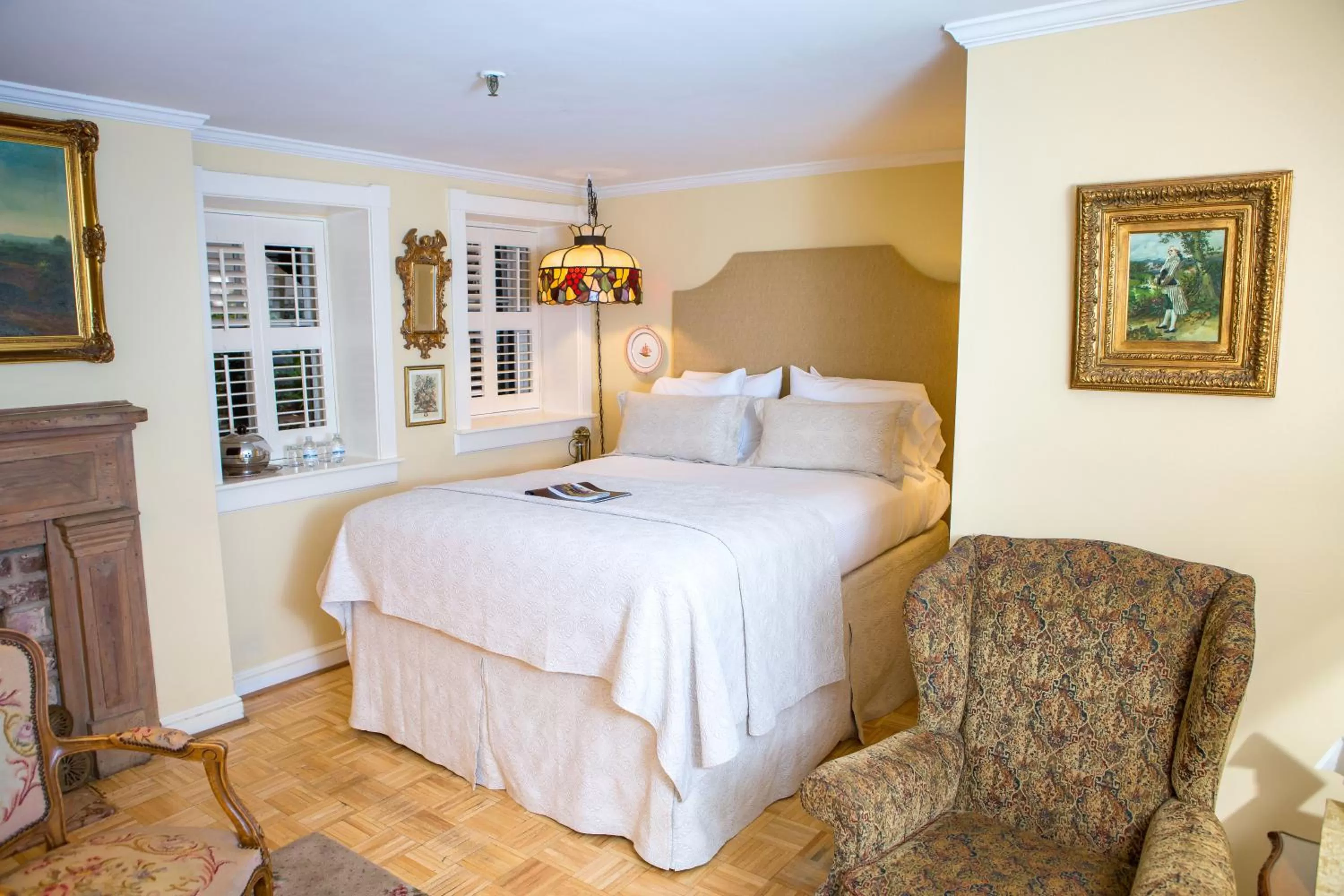 Bed in Ballastone Inn