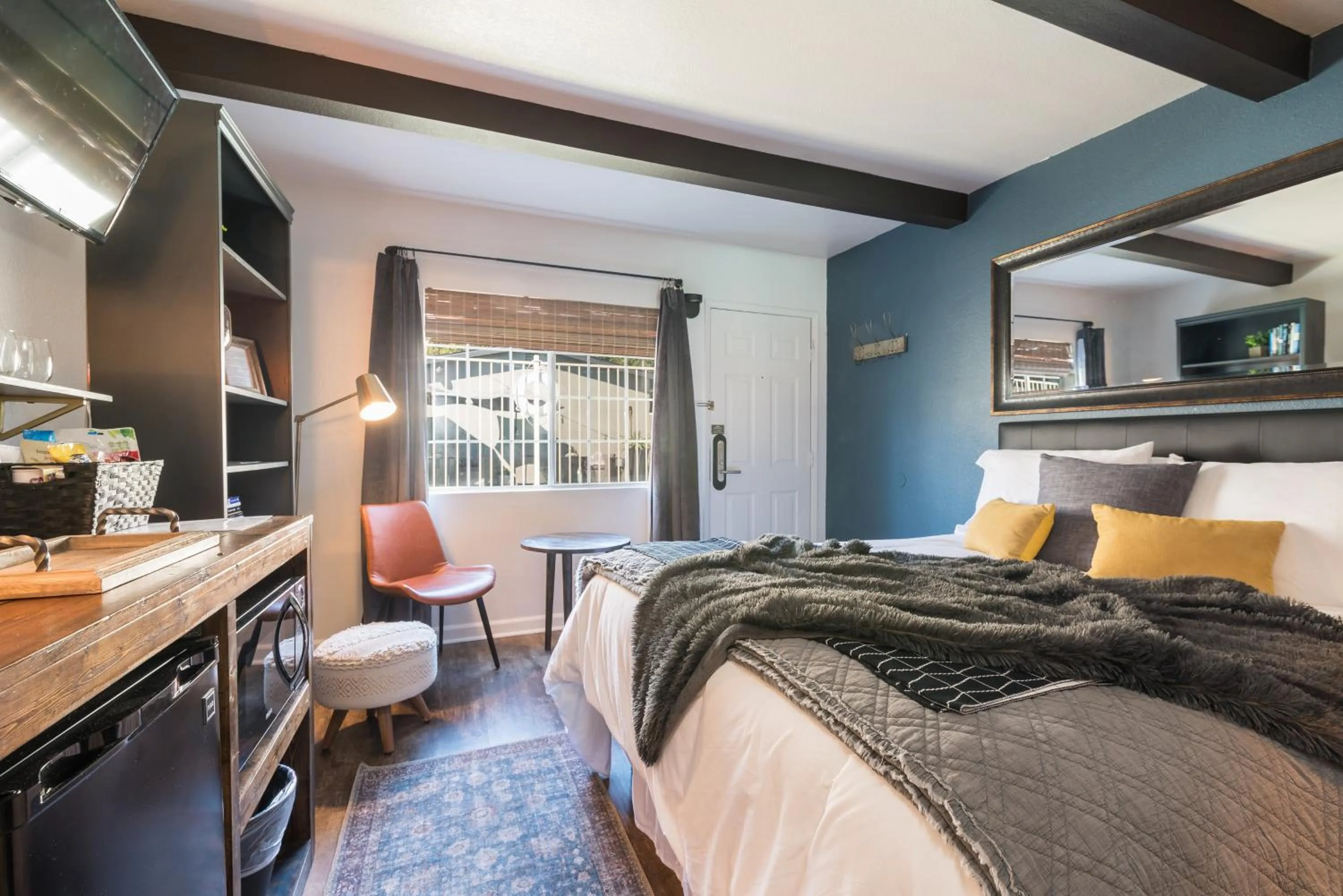 Queen Room in Shell Beach Inn