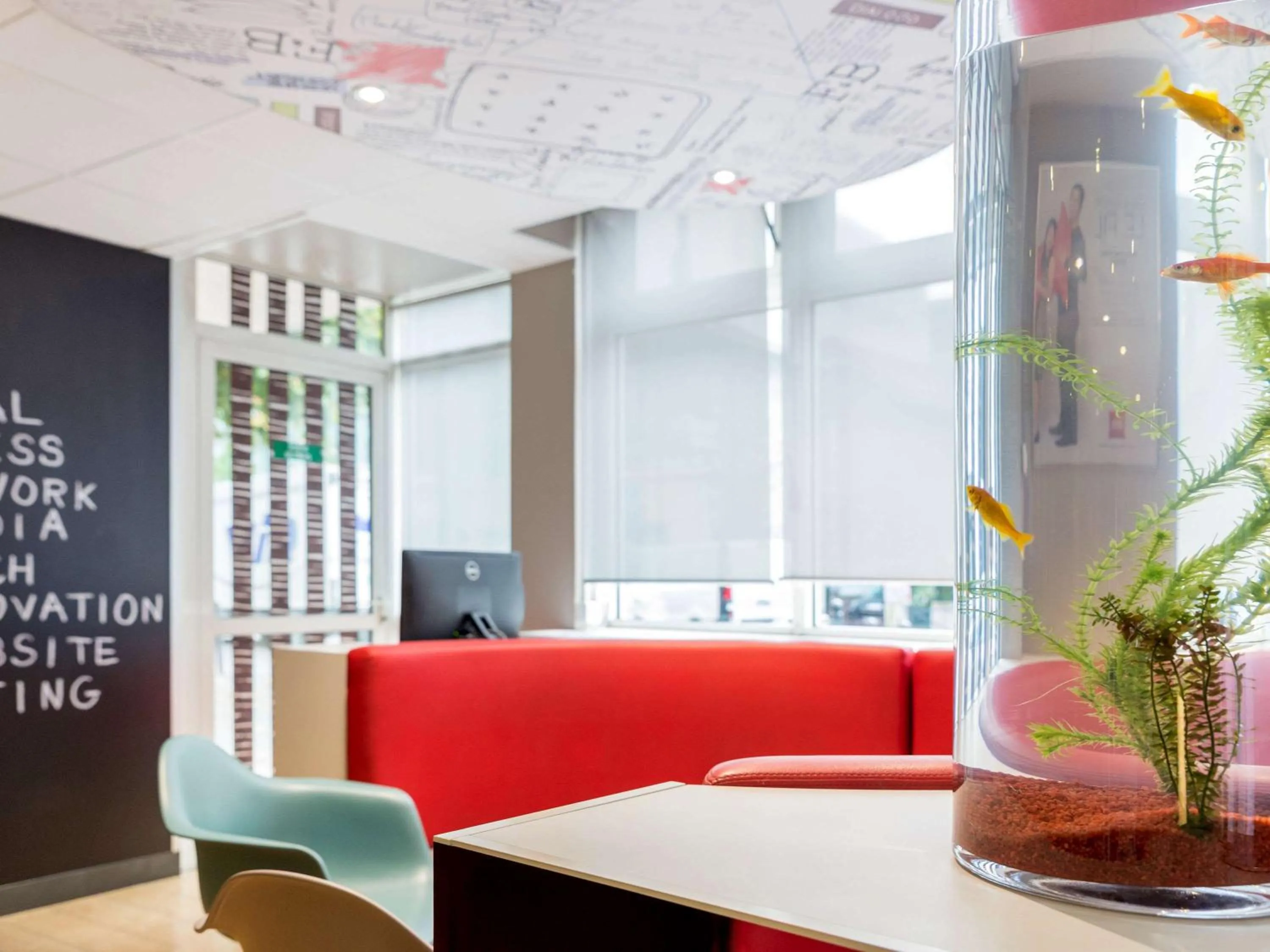 Lounge or bar in ibis Paris Vanves Parc des Expositions