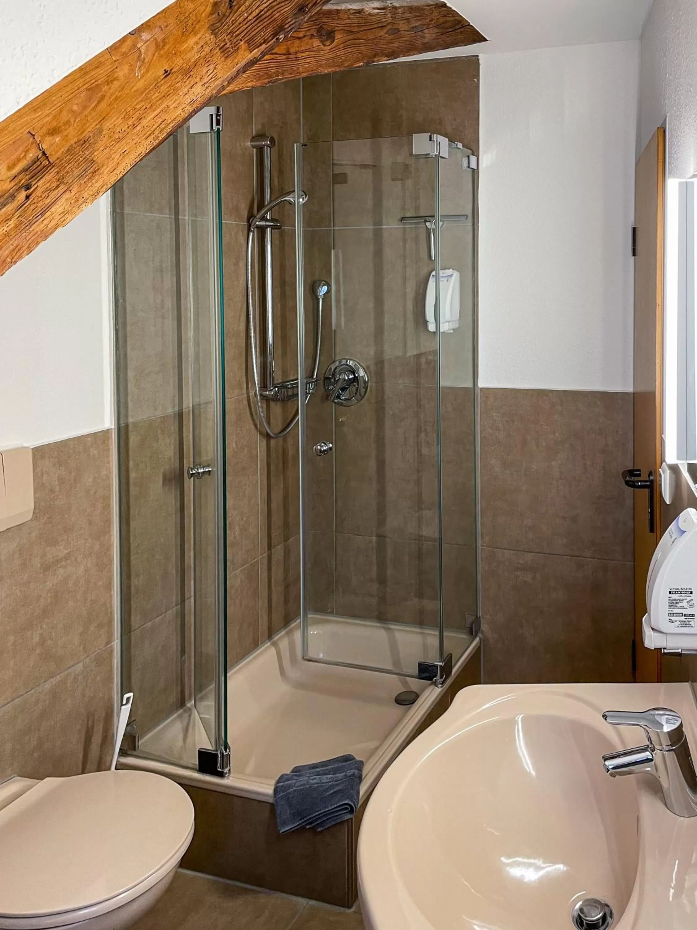 Photo of the whole room, Bathroom in Torstuben