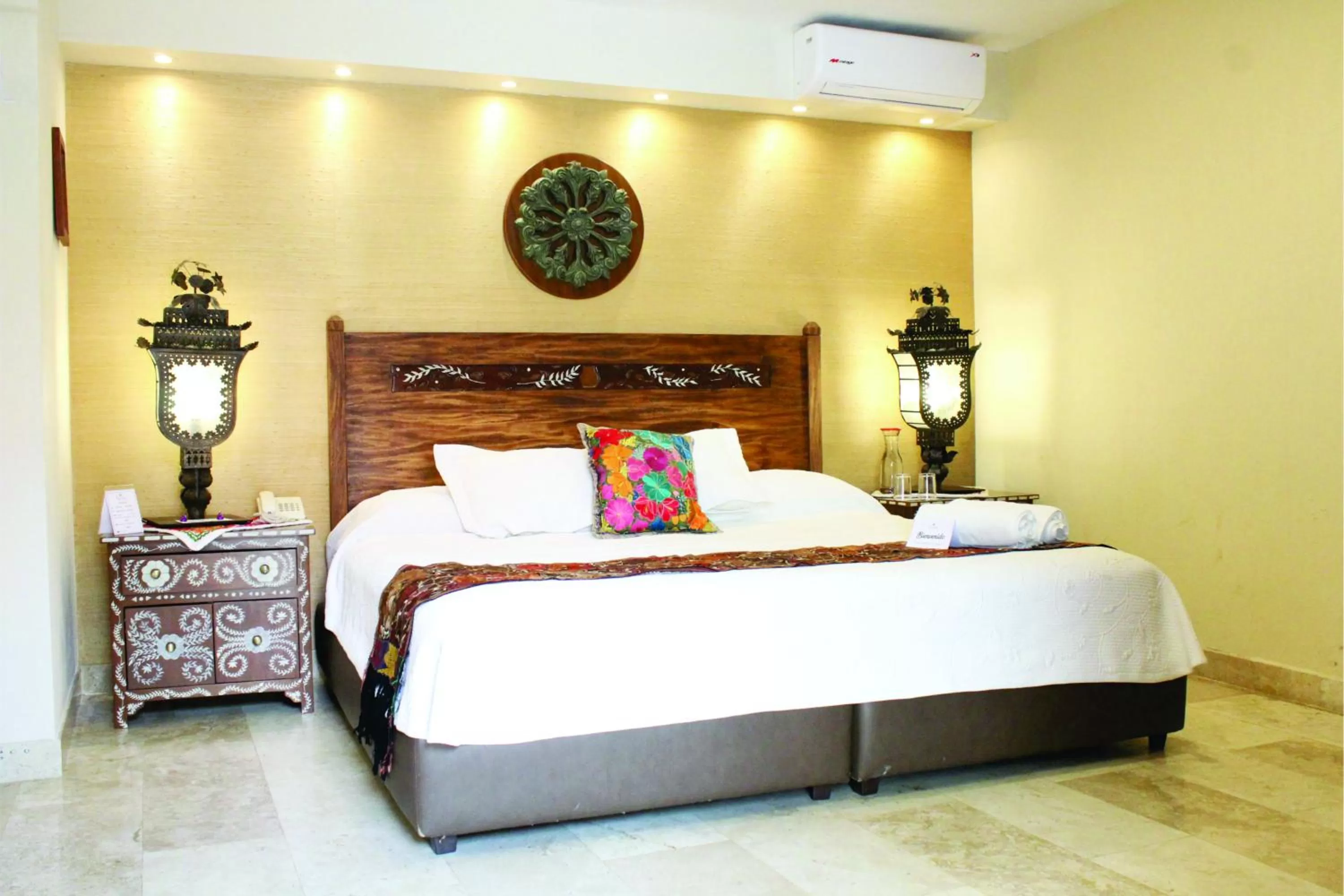 Bed in Hotel Lindo Ajijic Bed & Breakfast