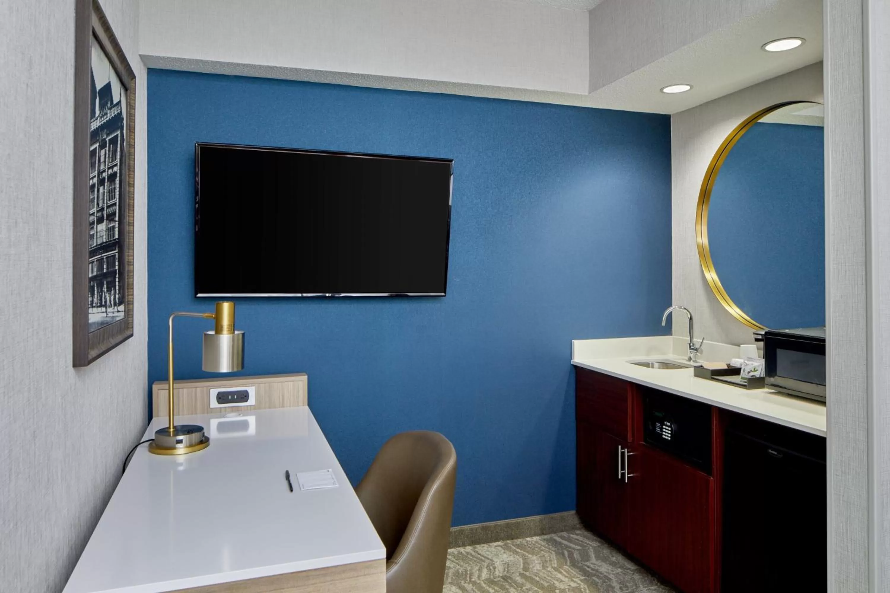 Photo of the whole room in SpringHill Suites Memphis Downtown