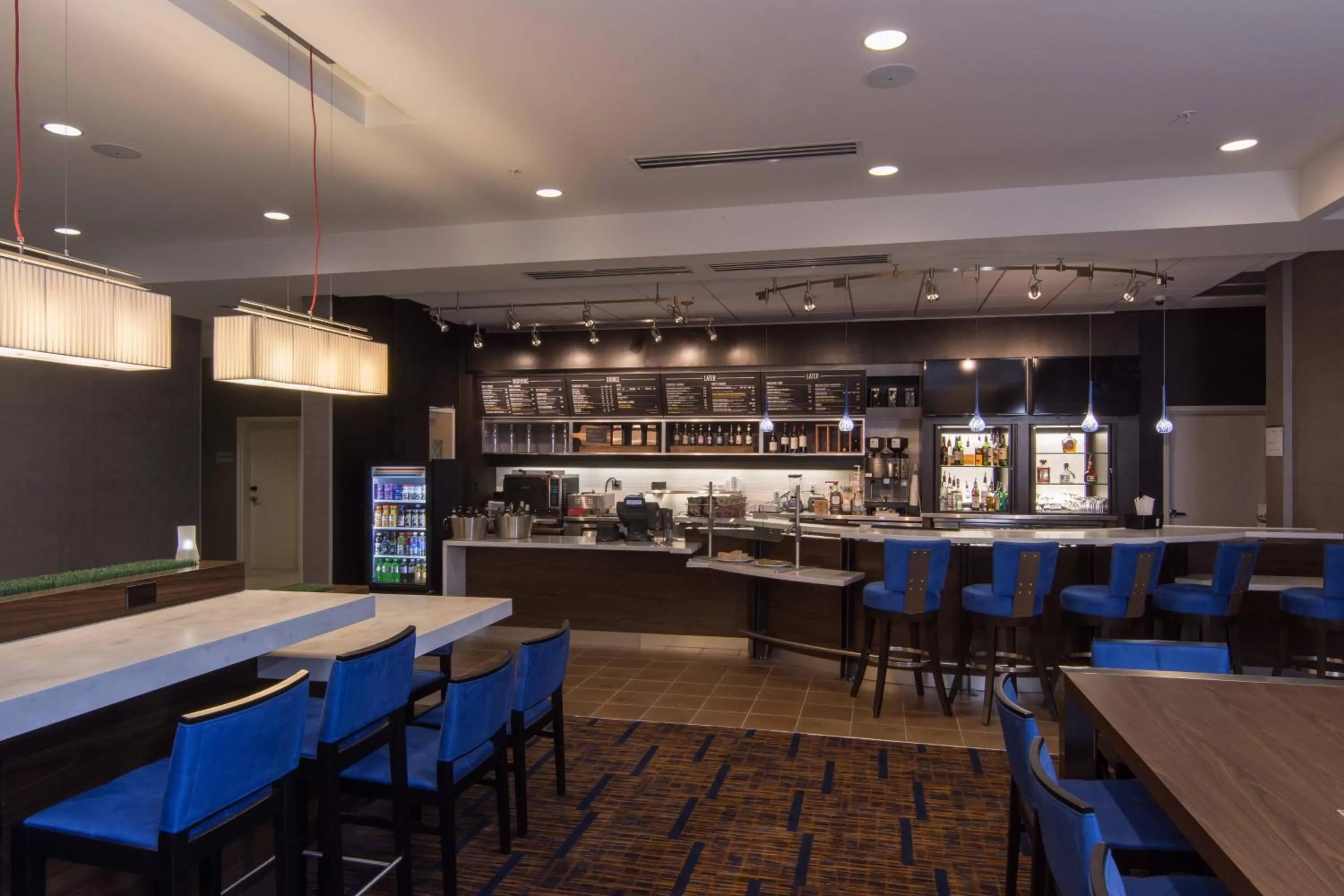 Restaurant/places to eat in Courtyard by Marriott Raleigh-Durham Airport/Brier Creek