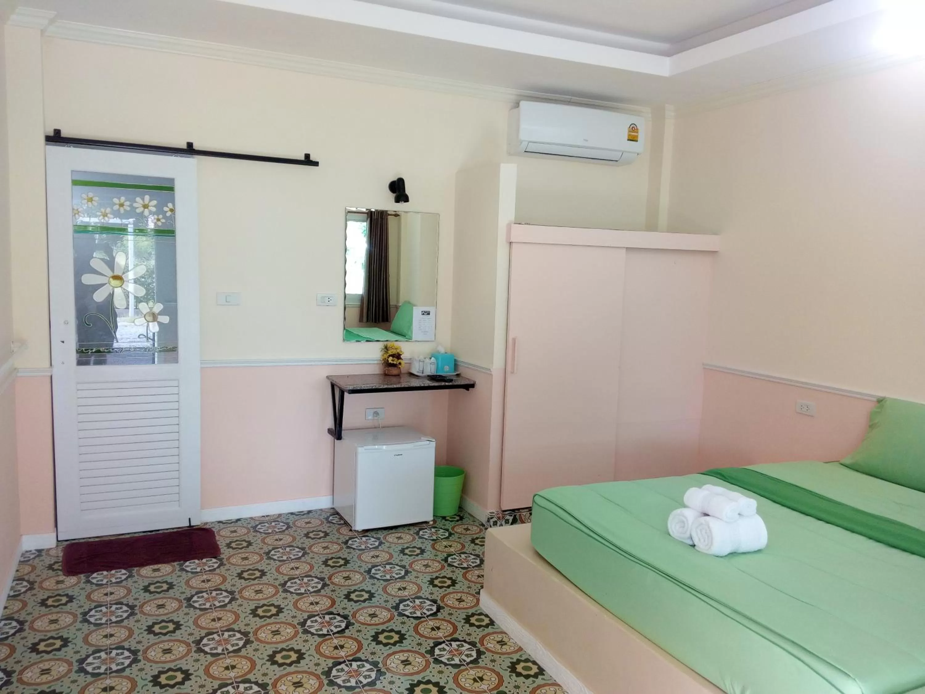 Bedroom, Bed in Fancy Carp Resort