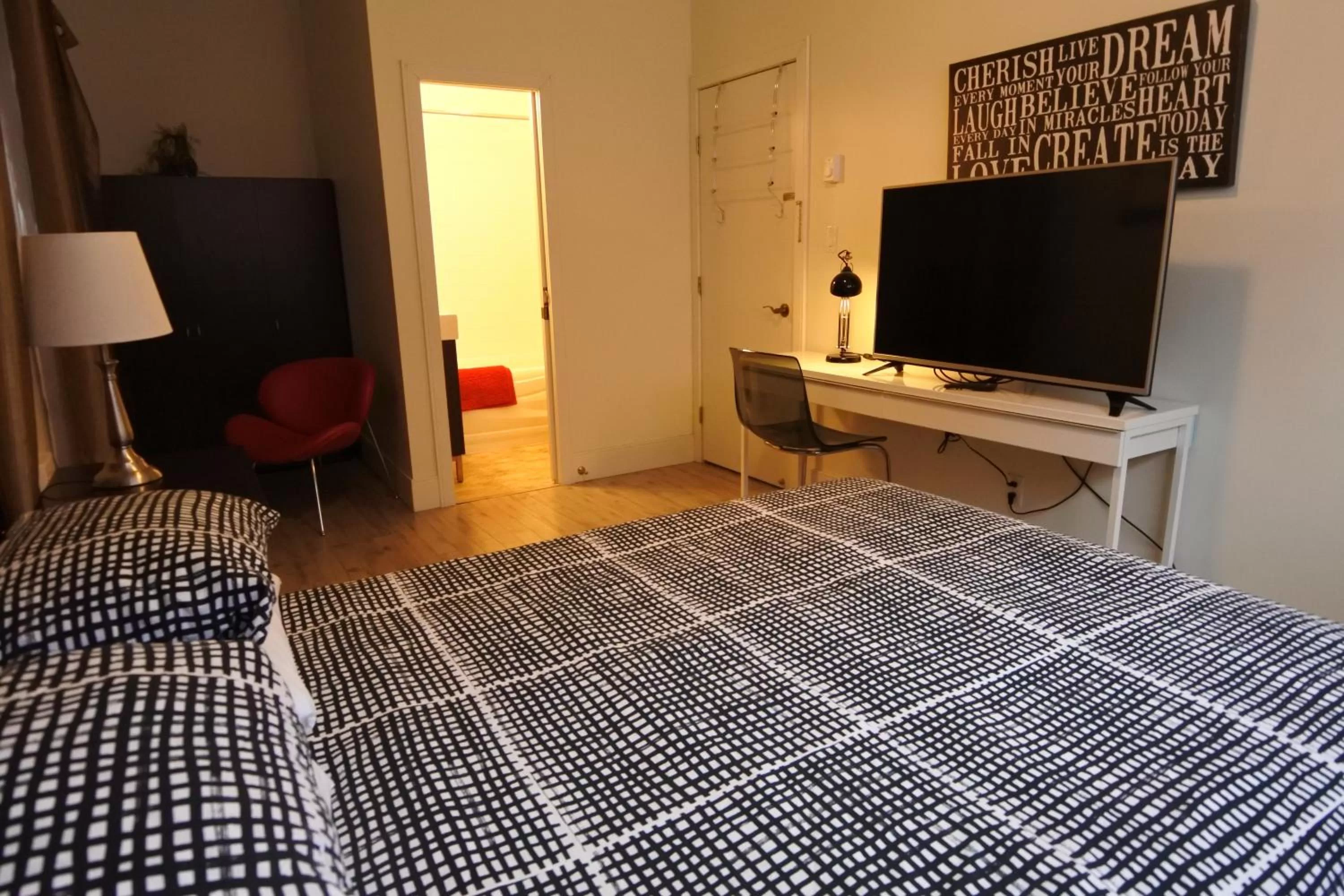 Bedroom, Bed in Black Rooster Guesthouse