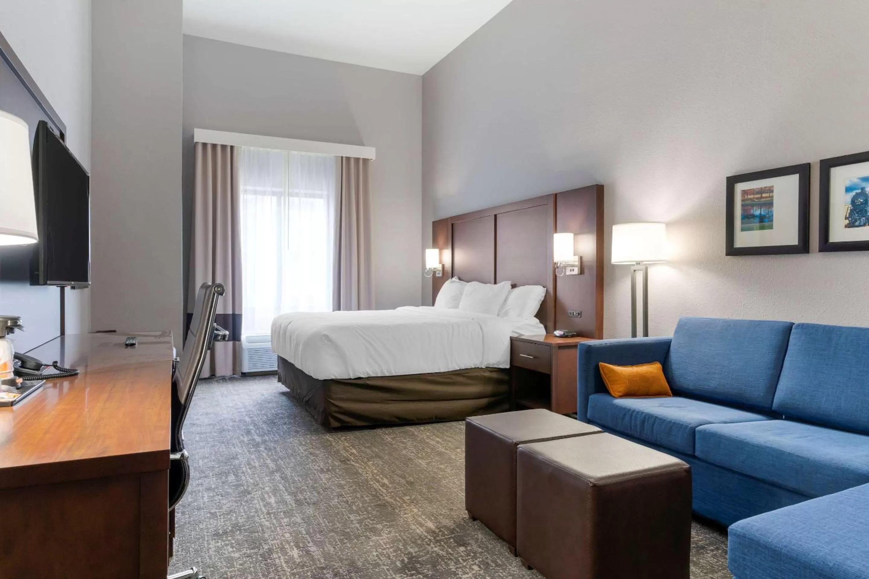 Bedroom, Bed in Comfort Suites Paducah Mall Area