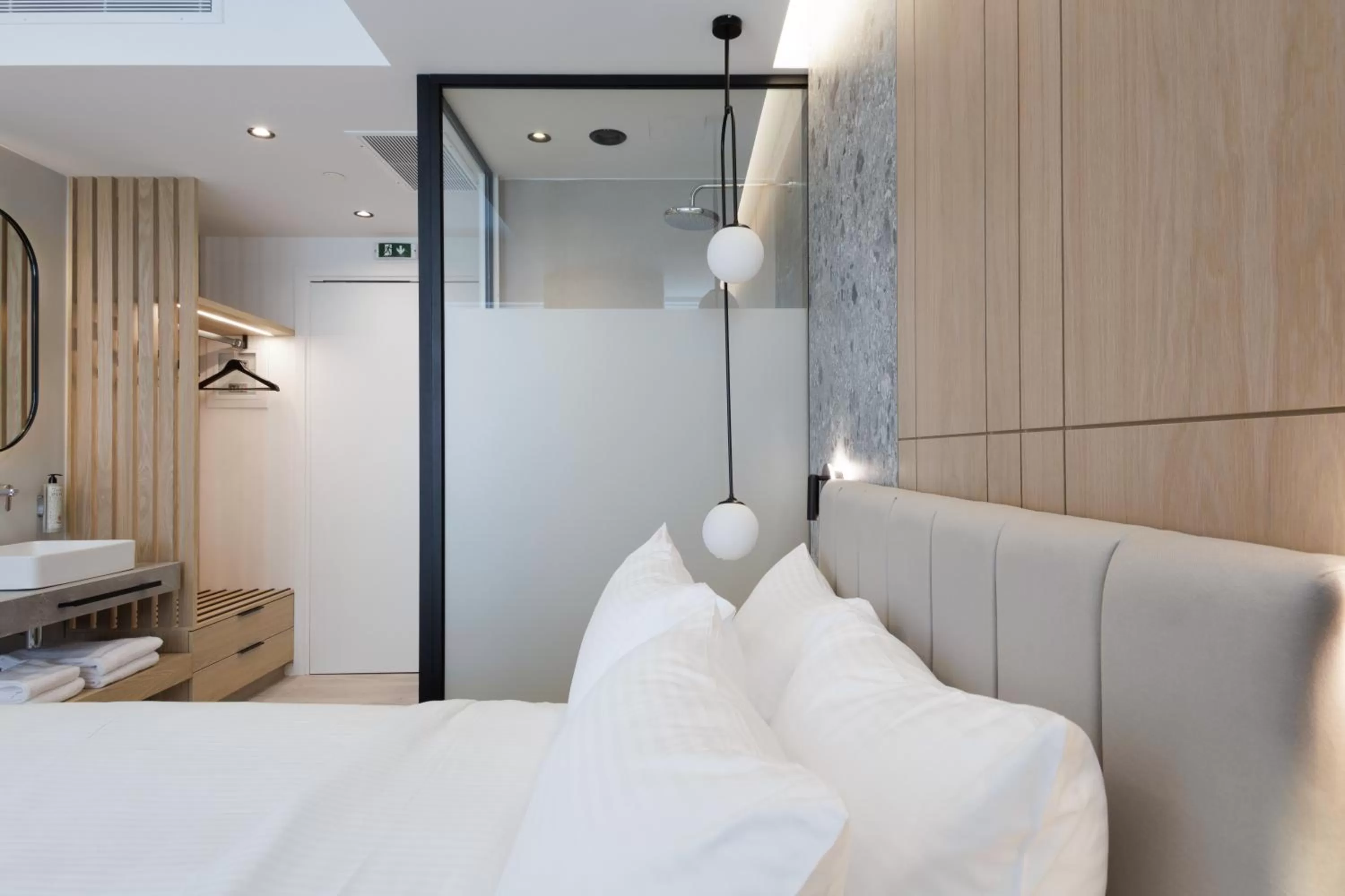 Bed in LUX&EASY Signature Syngrou 234