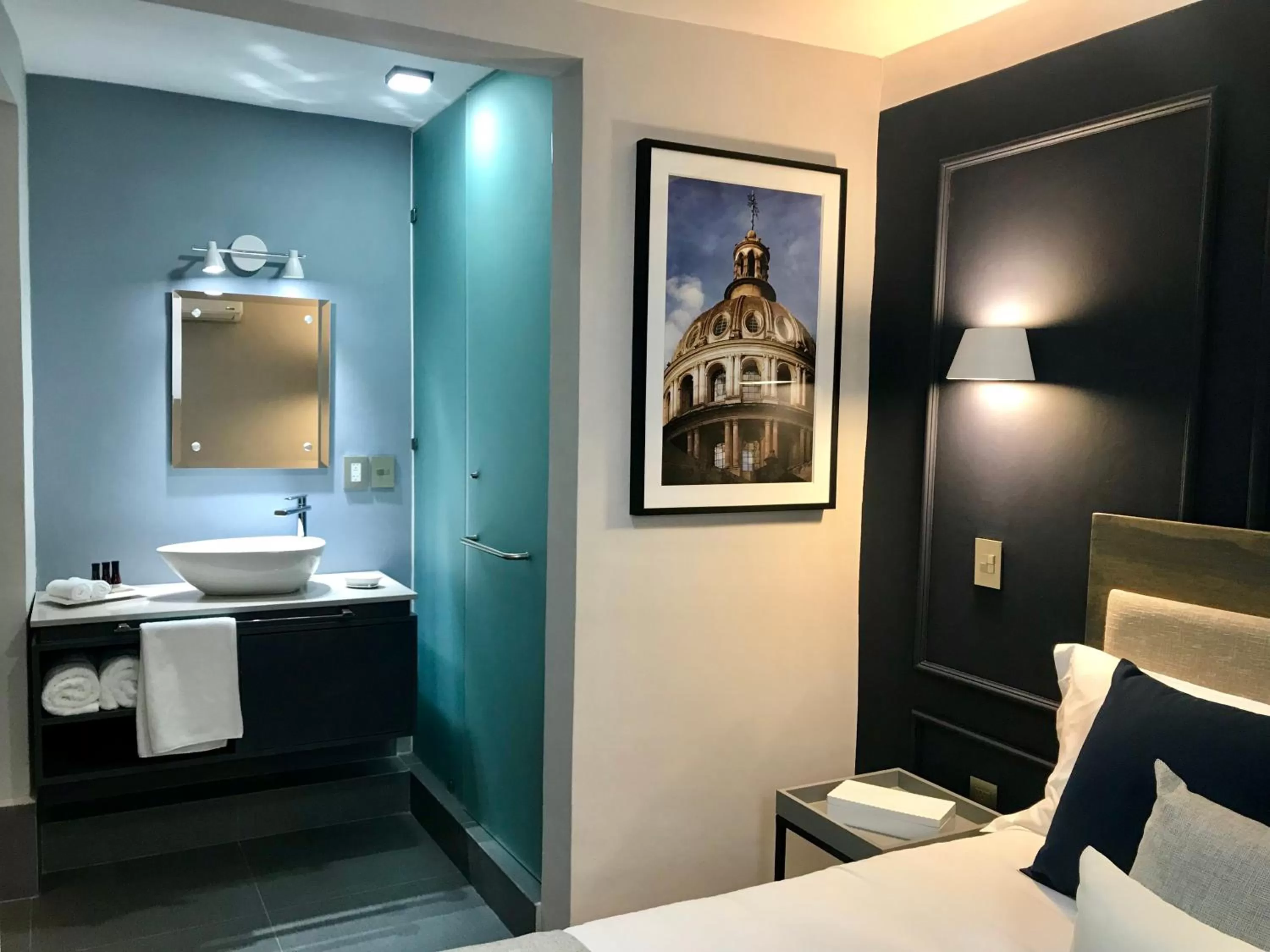 Bathroom, Bed in Casa Florencia Hotel Boutique