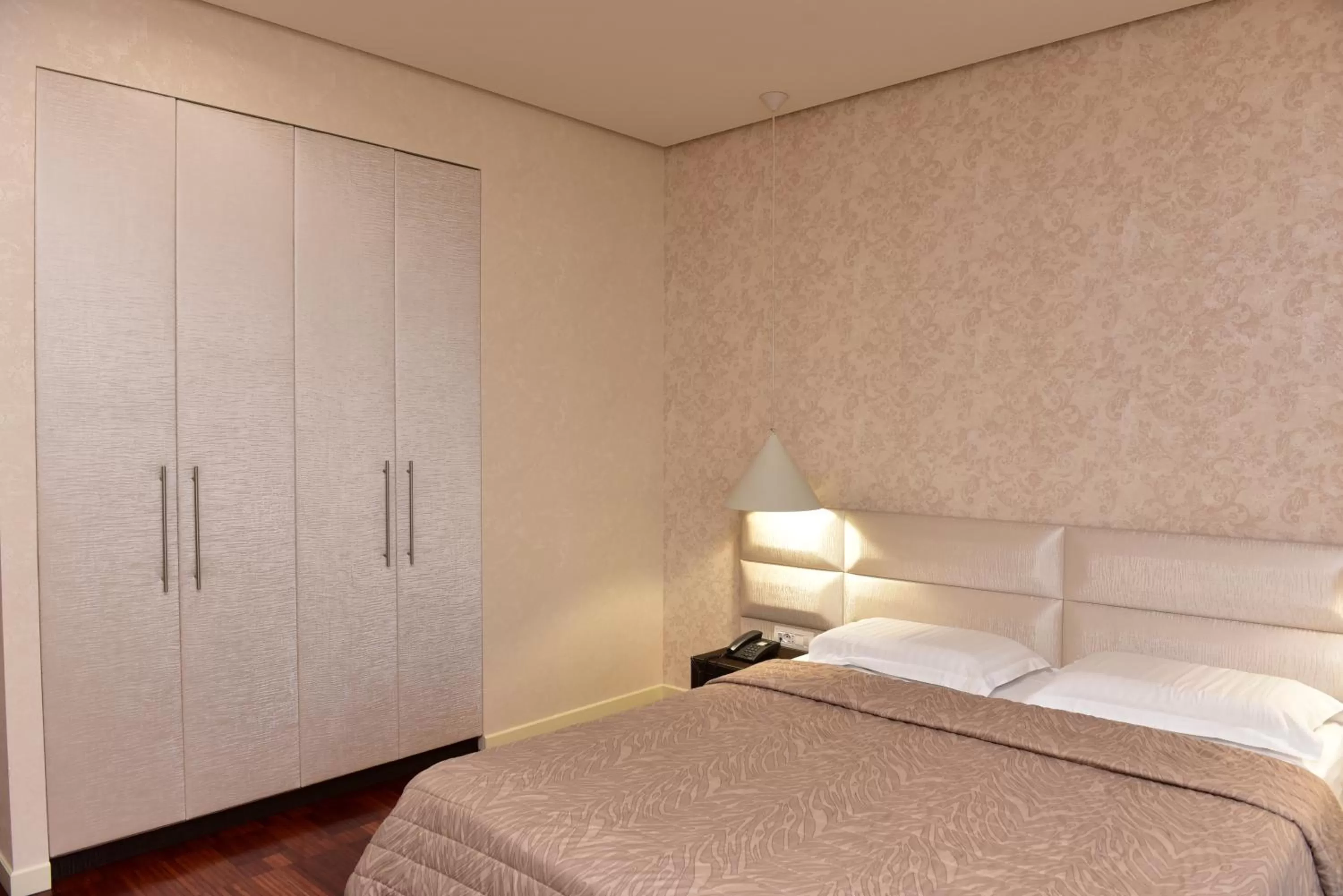 Photo of the whole room, Bed in La Bohème Hotel