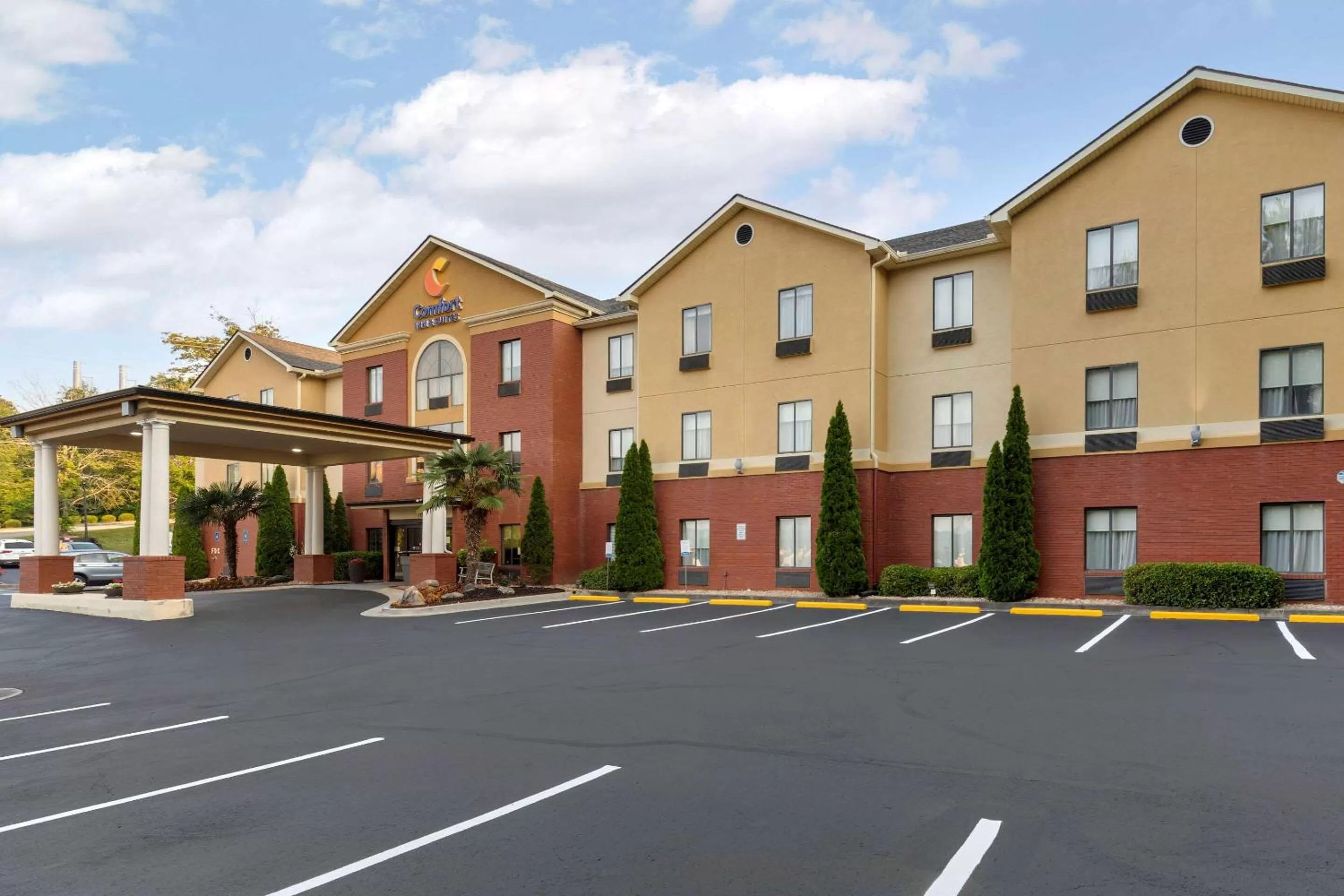 Property building in Comfort Inn & Suites Canton Riverstone Area