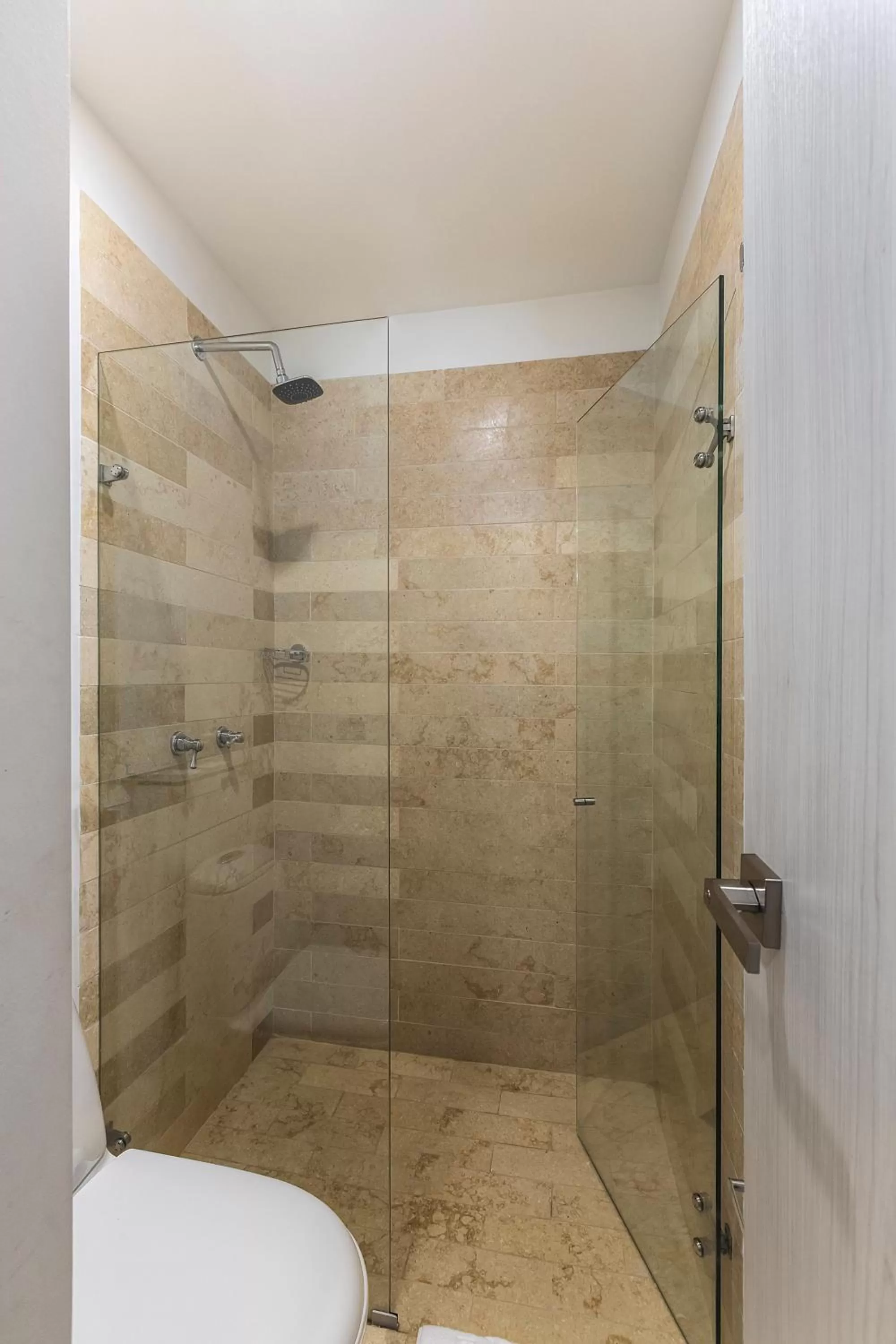 Bathroom in Hotel Madeiro