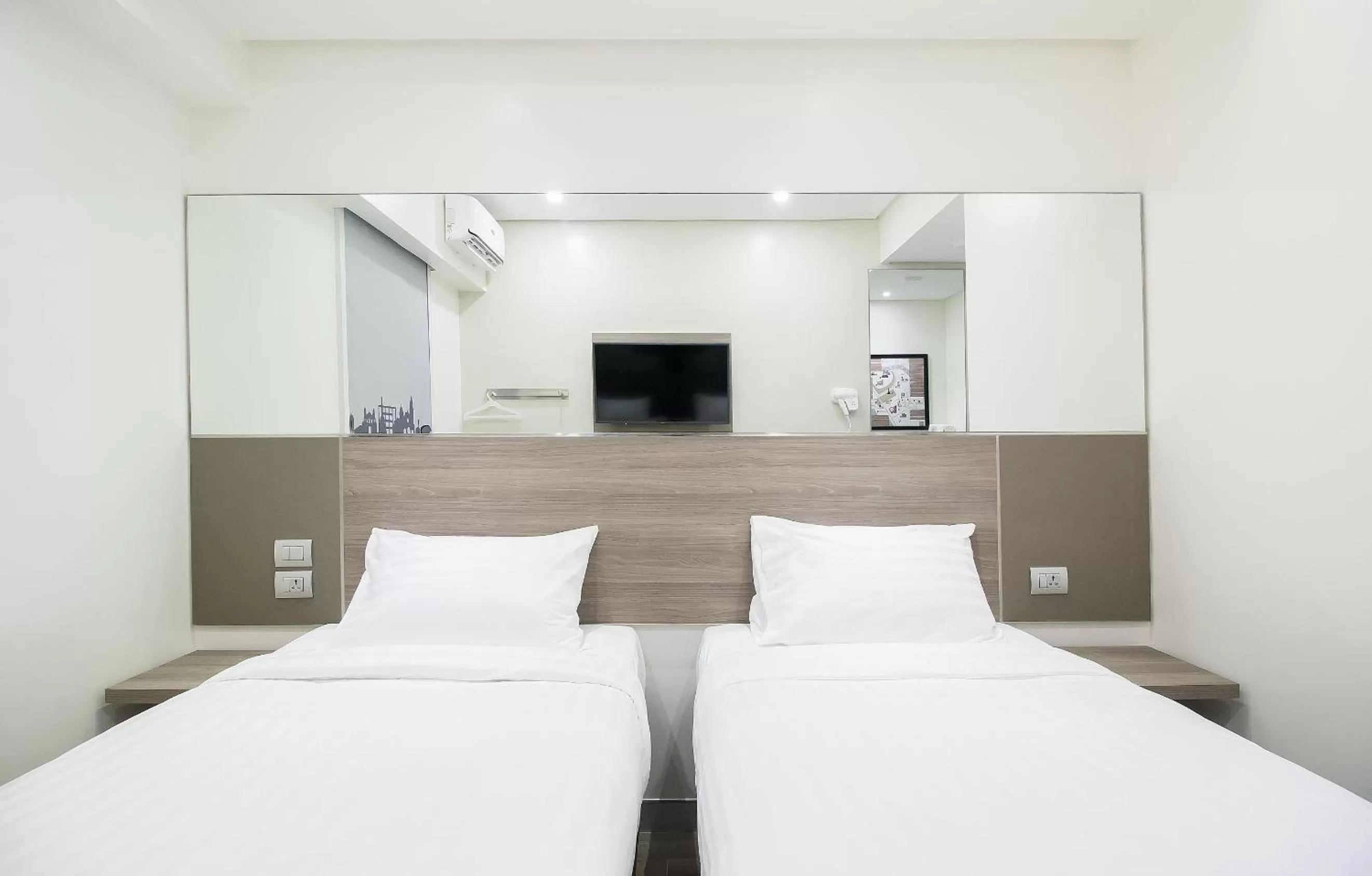 Bed in Red Planet Manila Bay