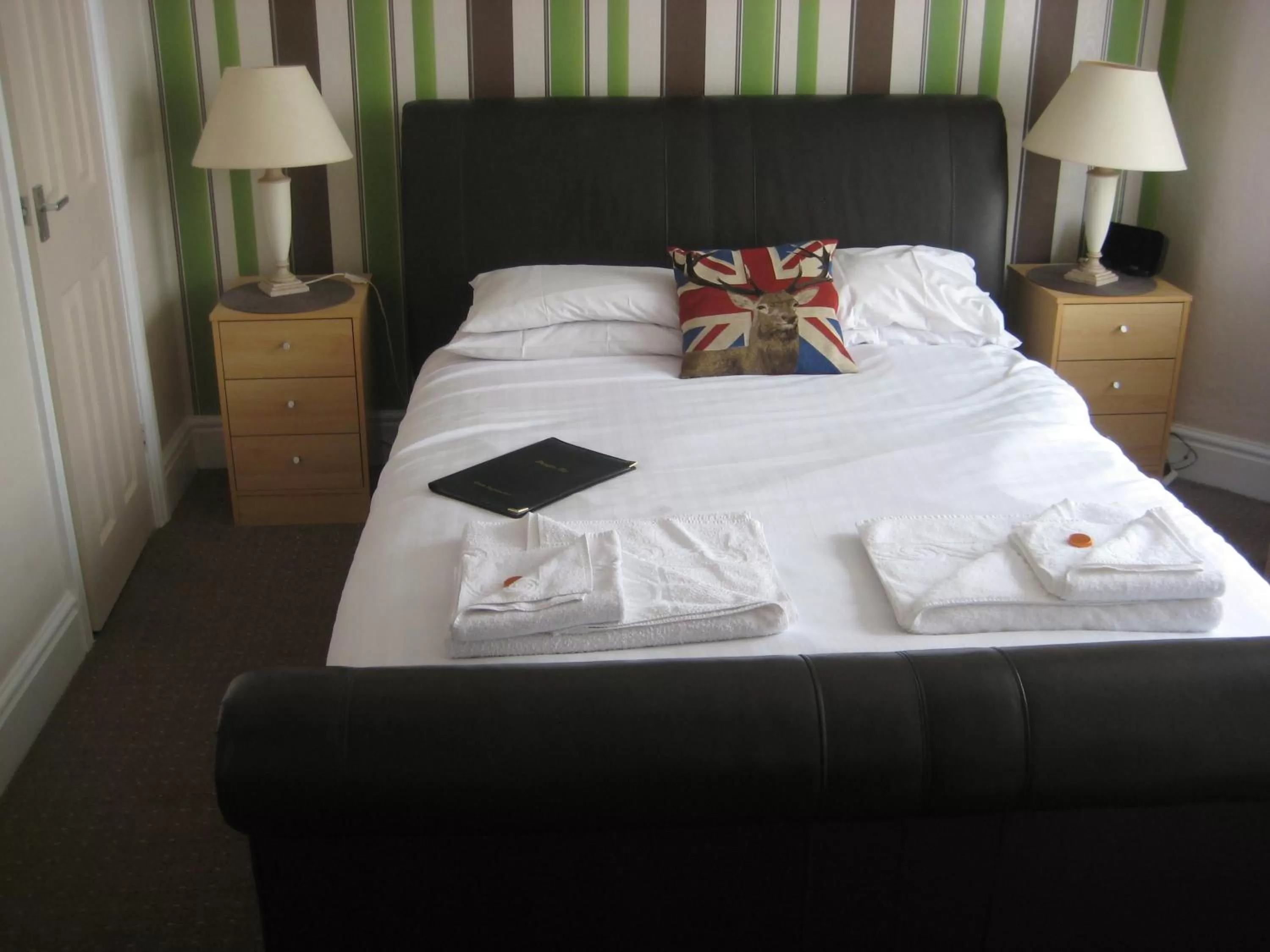 Bedroom, Bed in The Dragonfly