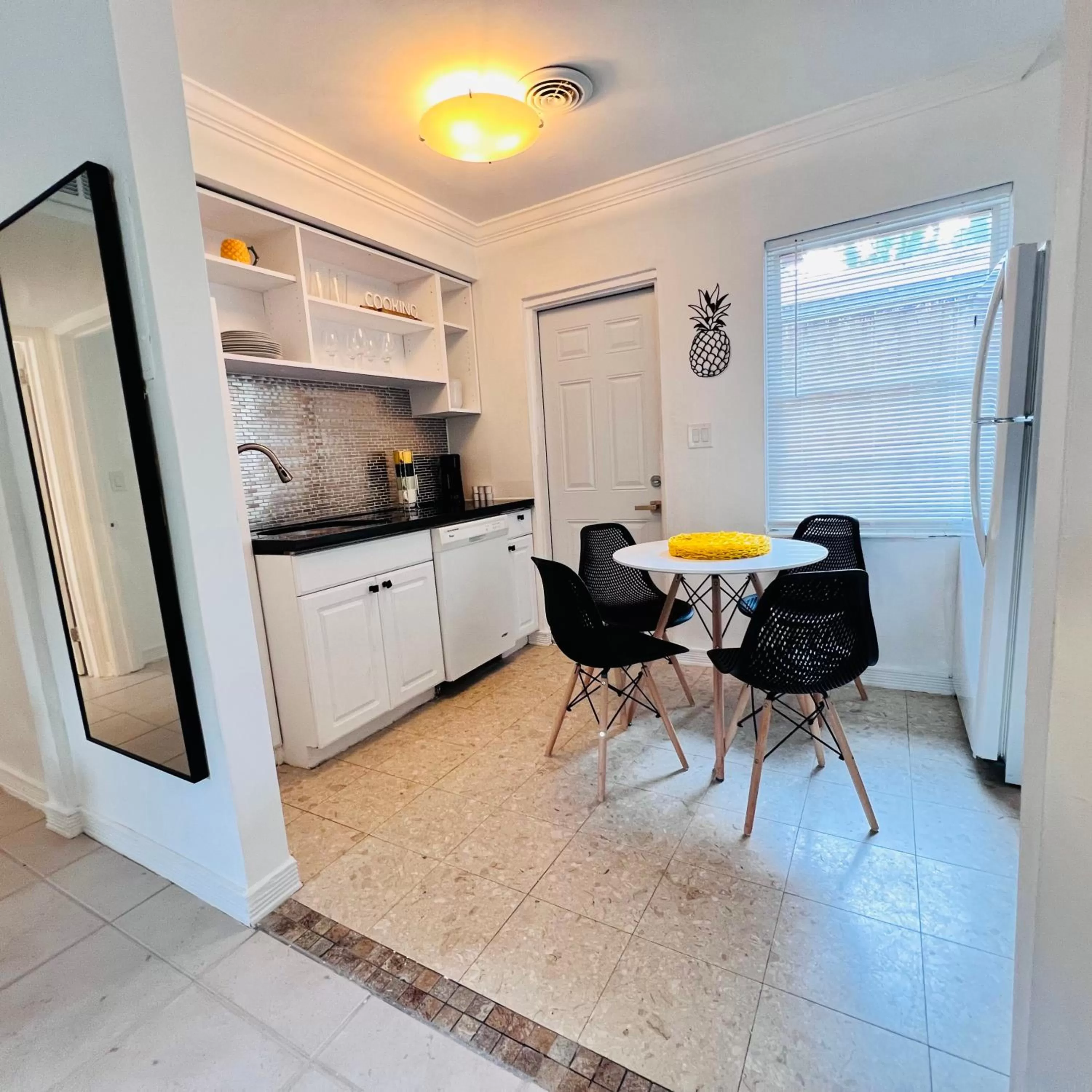 Kitchen or kitchenette in CocoBay 2BR Condos Near Beach, Galleria Mall, Wilton Manors, Cruise Port