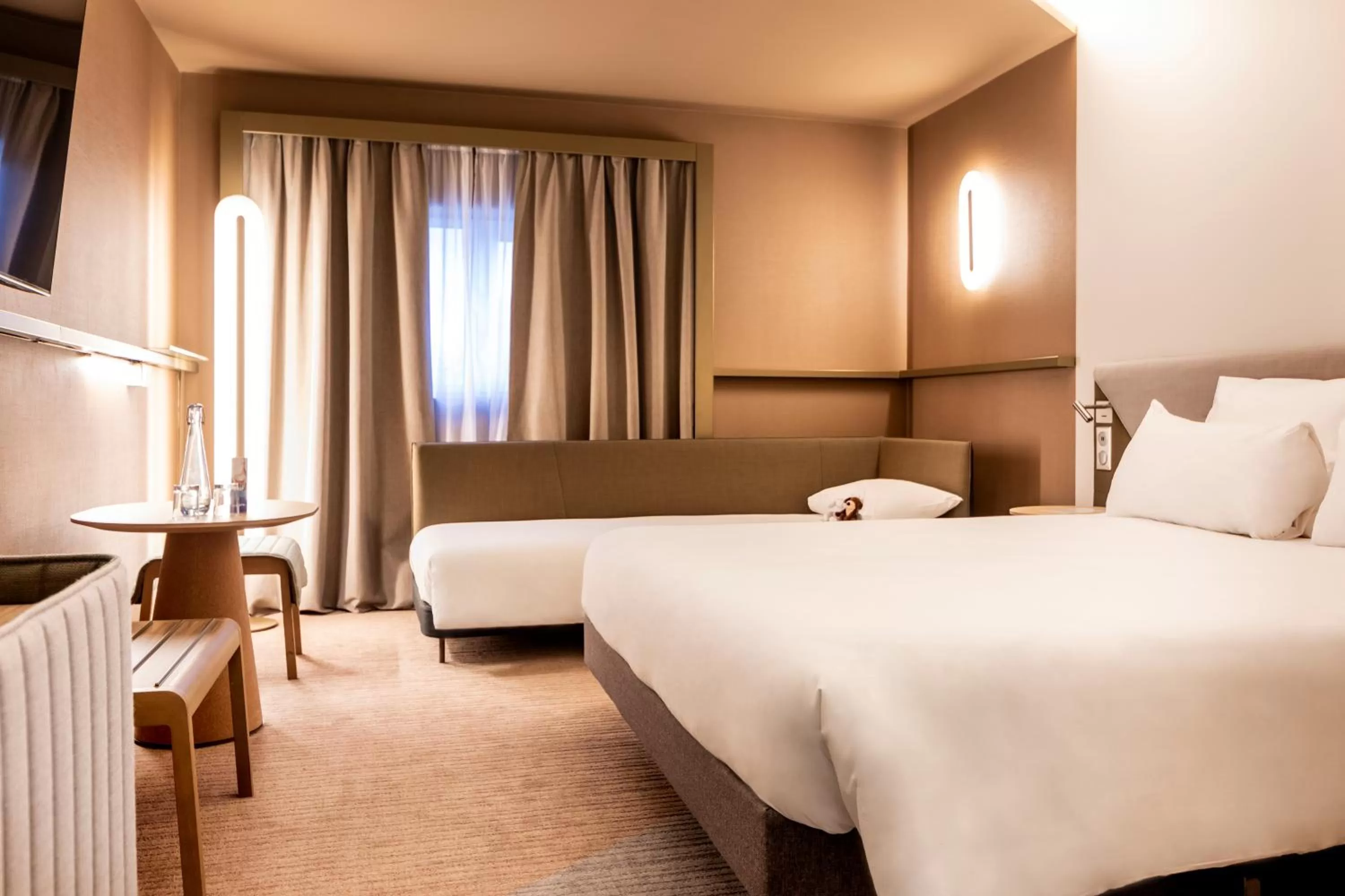 Bedroom, Bed in Novotel Paris Orly Rungis Aéroport