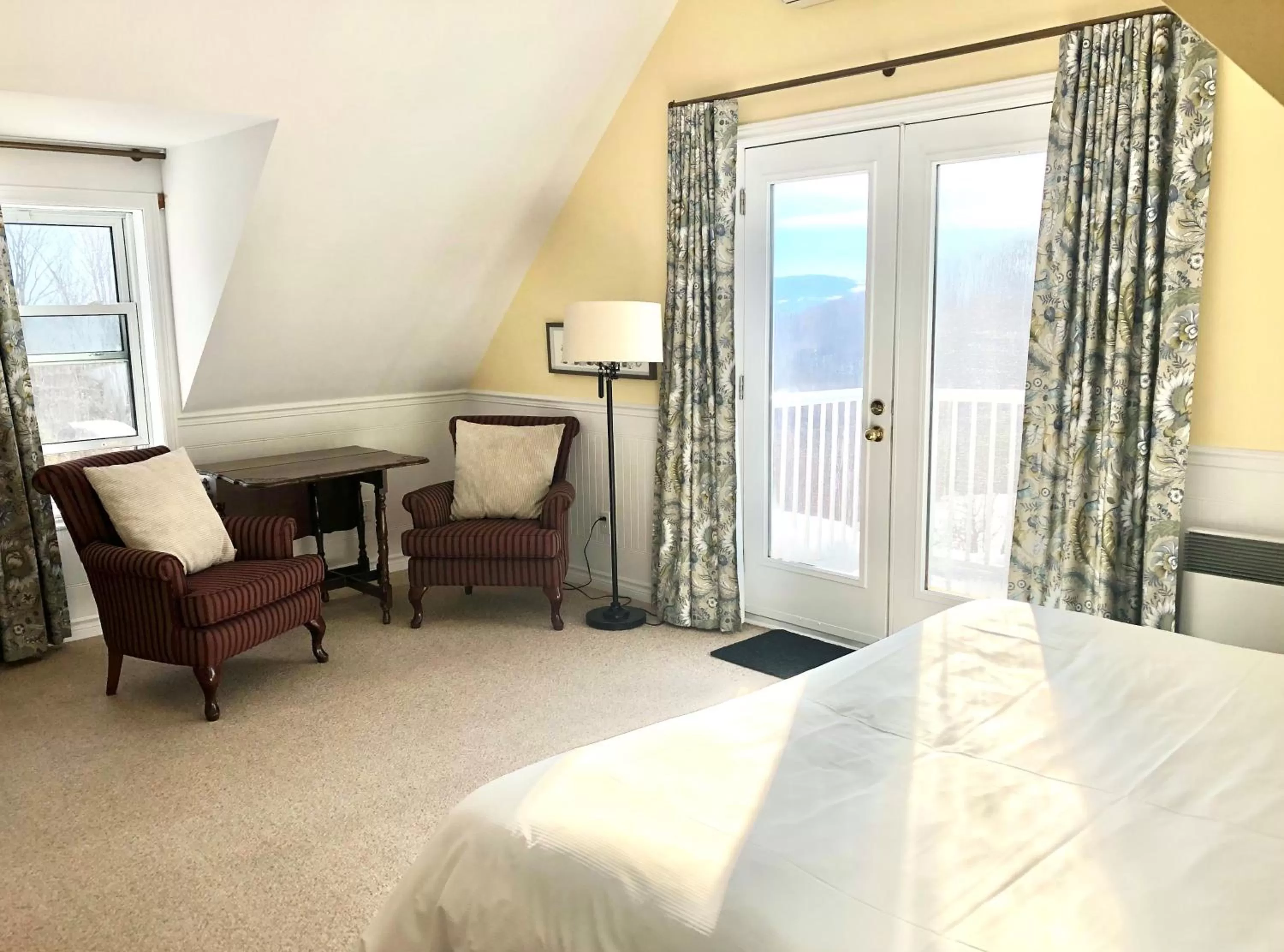 Photo of the whole room, Bed in Auberge Le Tricorne