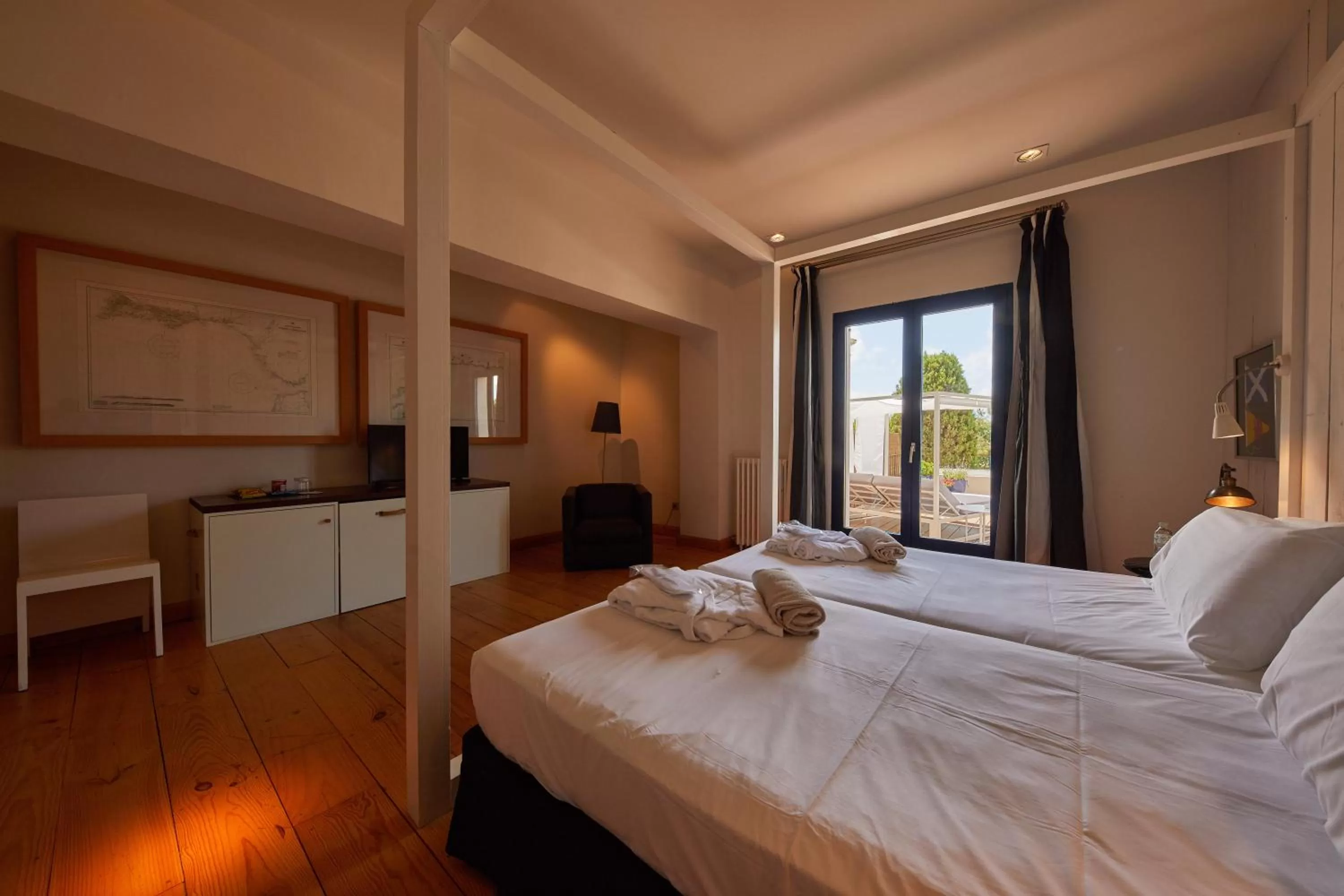 Bedroom, Bed in Hotel Trias