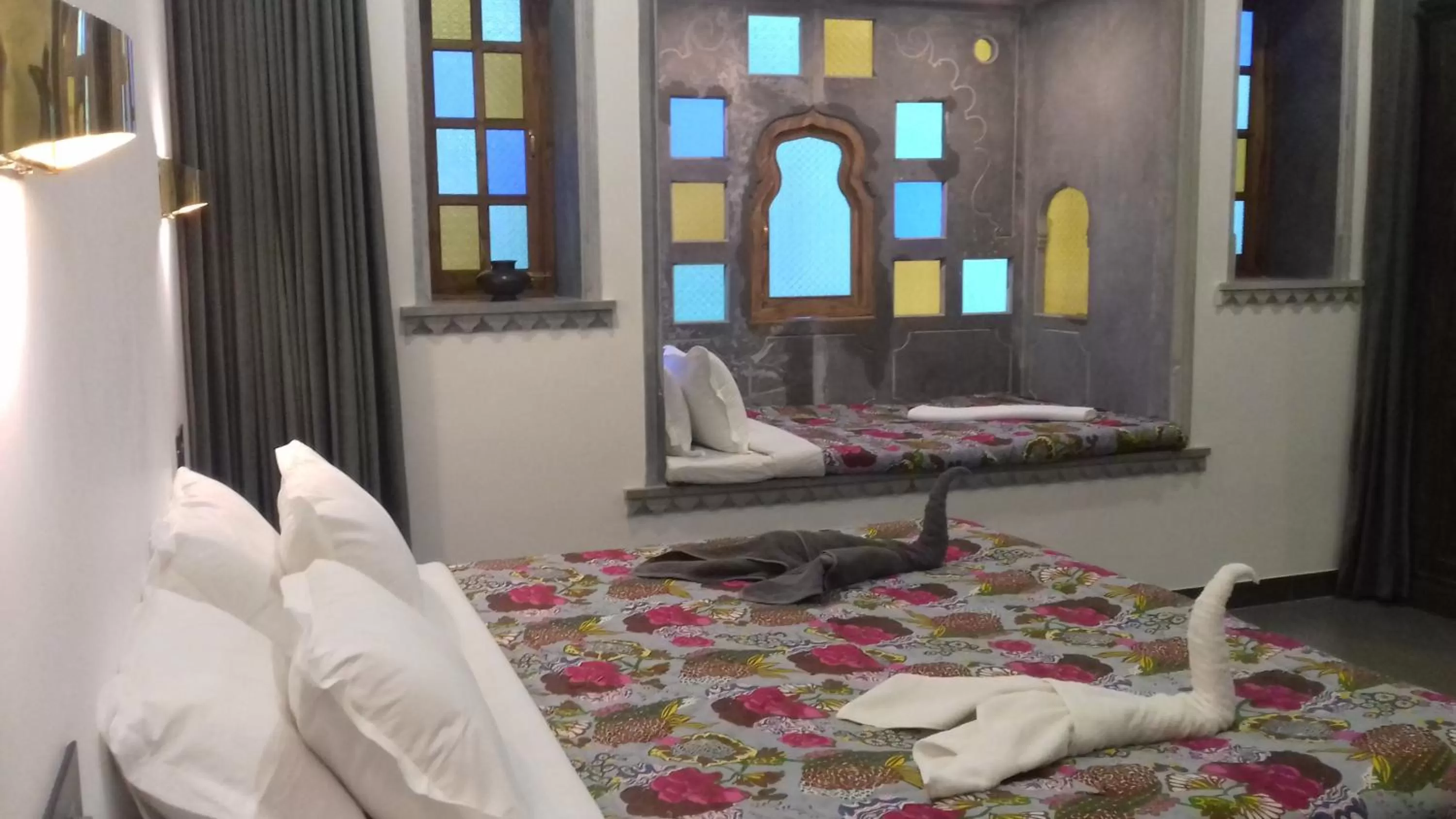 Bed in The Neem Tree