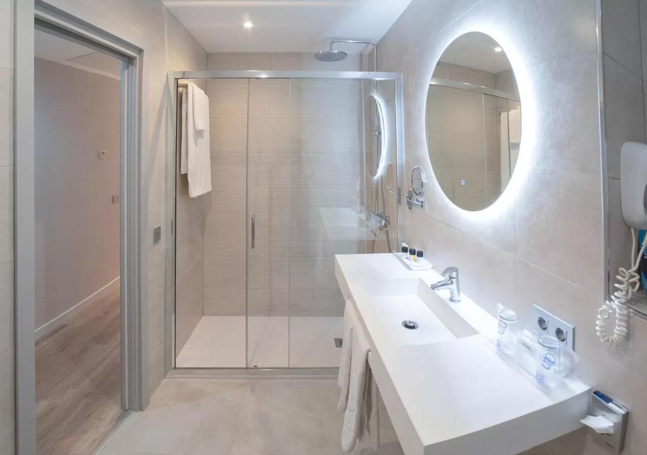 Shower in Hotel Pasarela