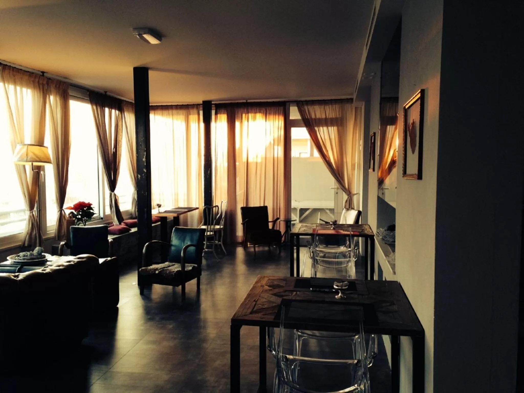 Restaurant/places to eat in Bell Suite Hotel